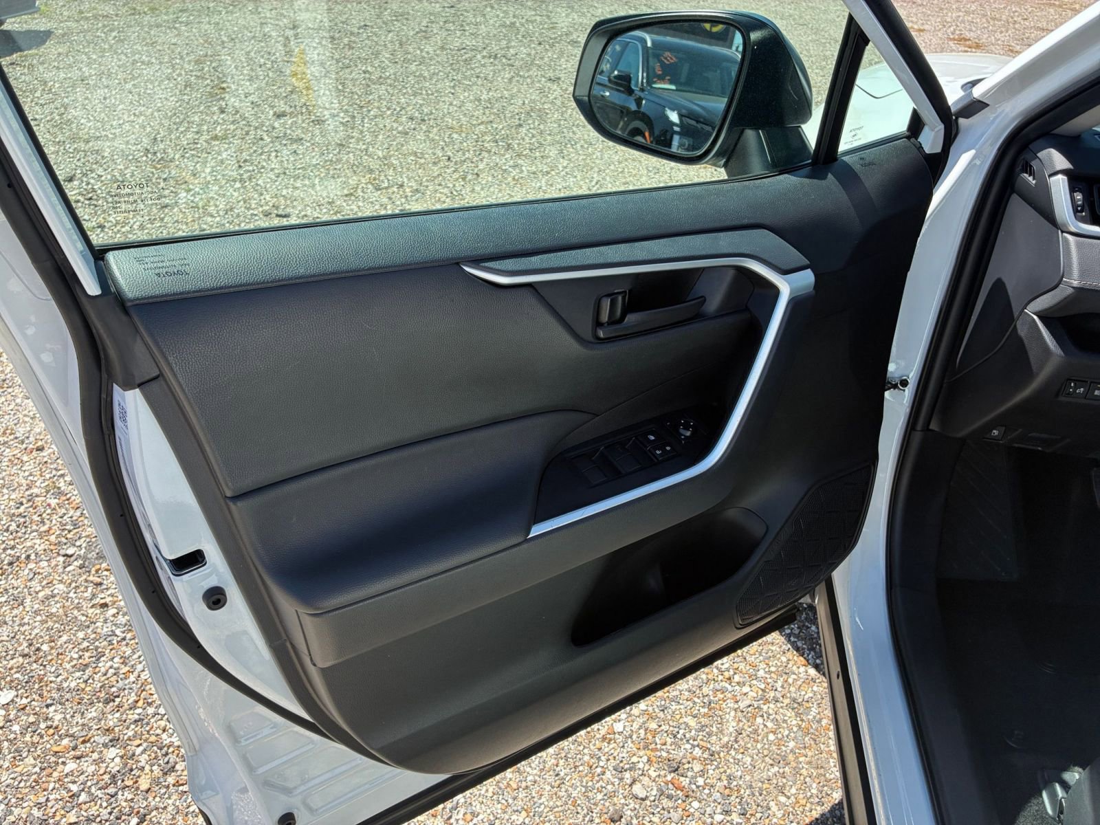 Thumbnail: 2025 Toyota RAV4 - 18