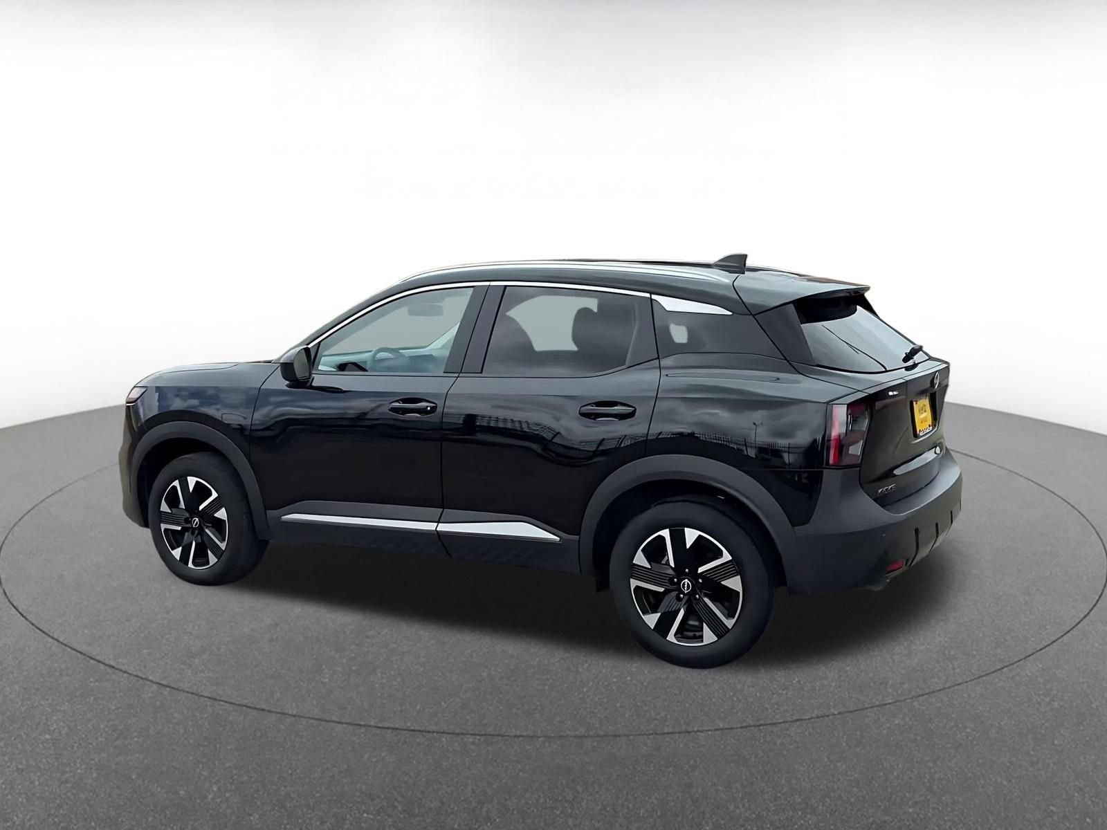 Thumbnail: 2026 Nissan Kicks - 9