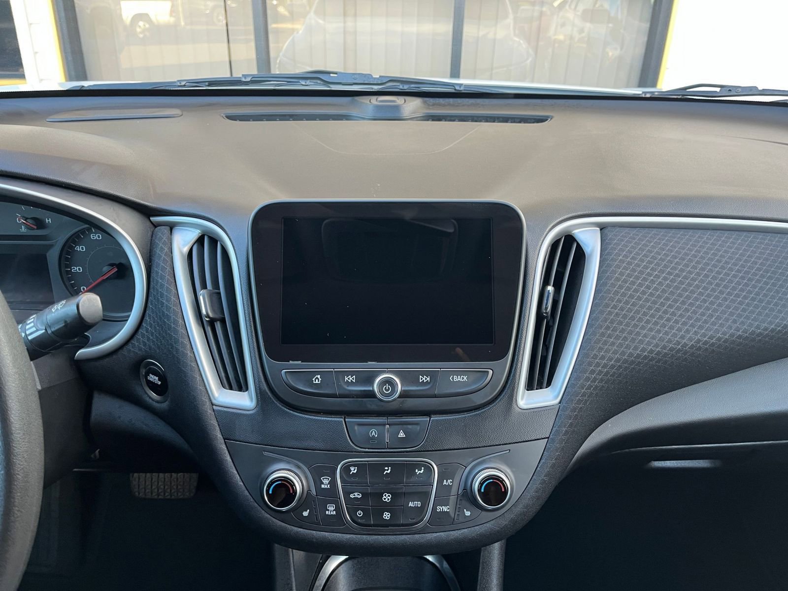 Thumbnail: 2023 Chevrolet Malibu - 18