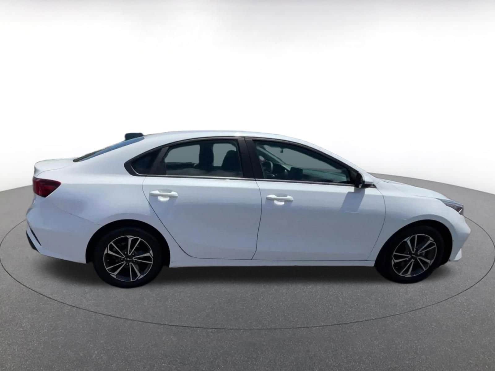 Thumbnail: 2024 Kia Forte - 16