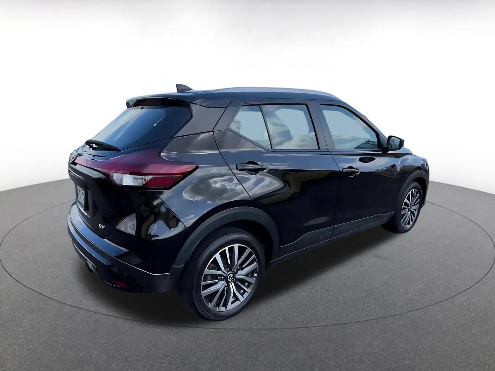 Thumbnail: 2024 Nissan Kicks - 14
