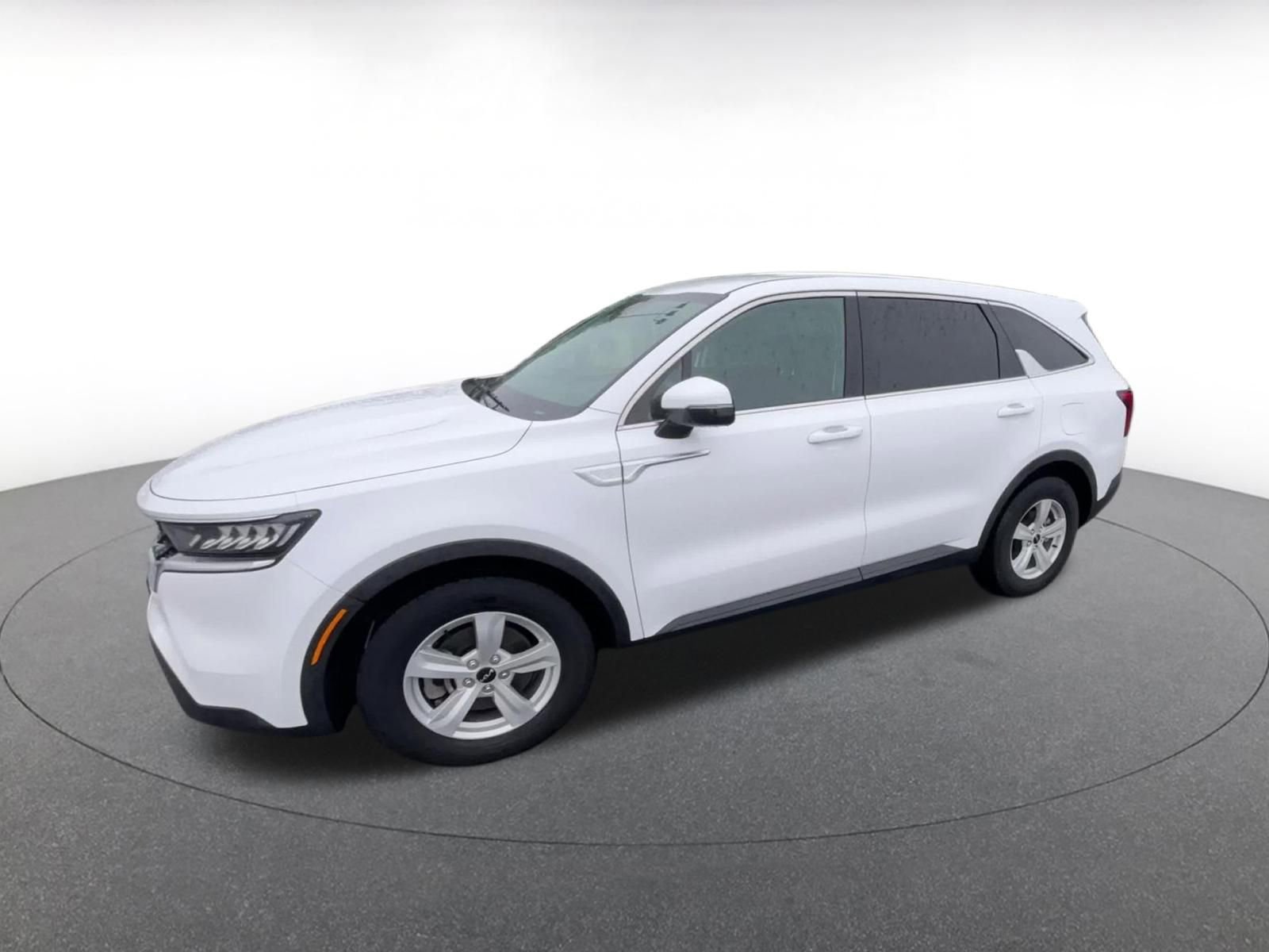 Thumbnail: 2023 Kia Sorento - 8