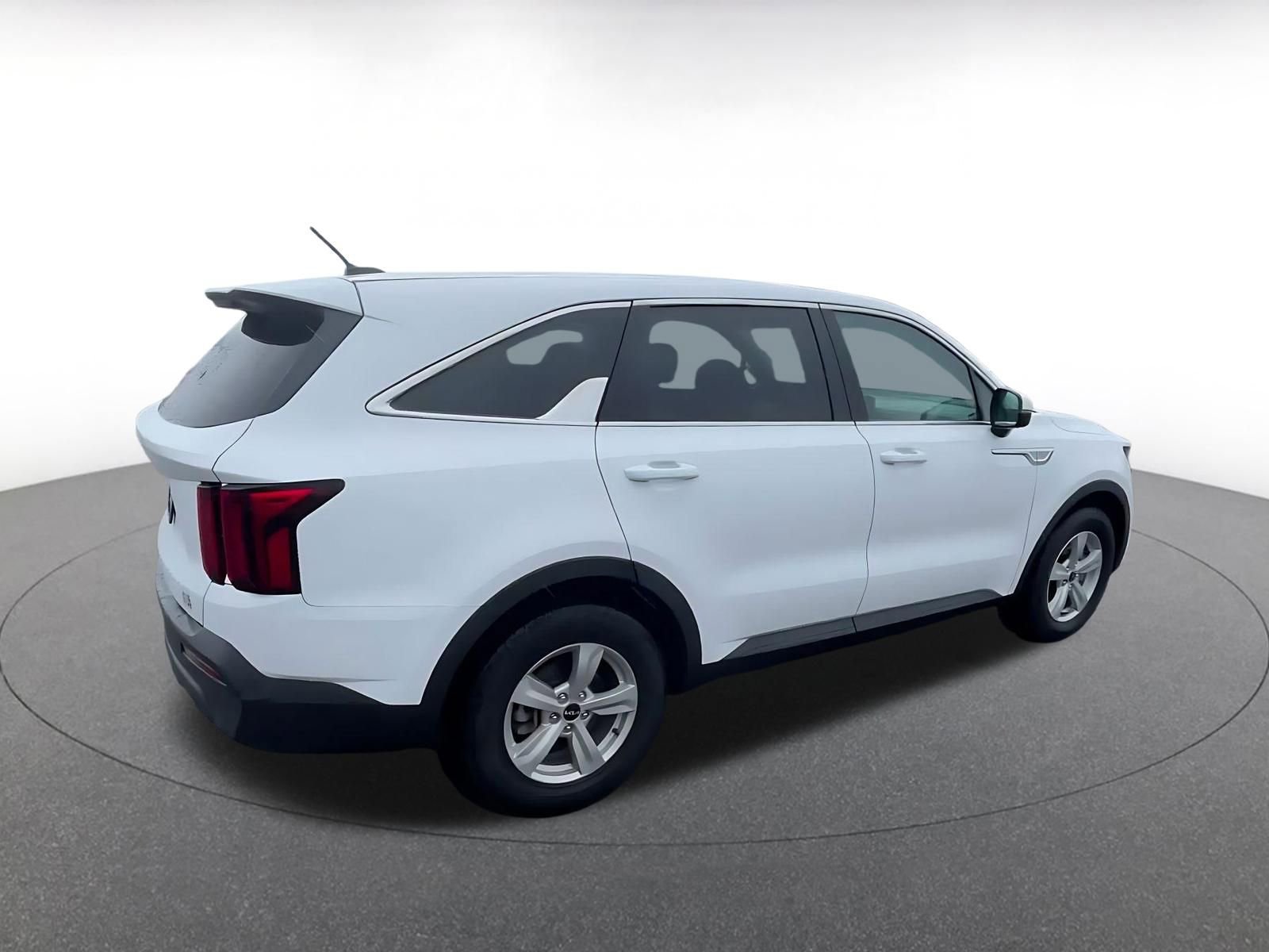 Thumbnail: 2023 Kia Sorento - 15