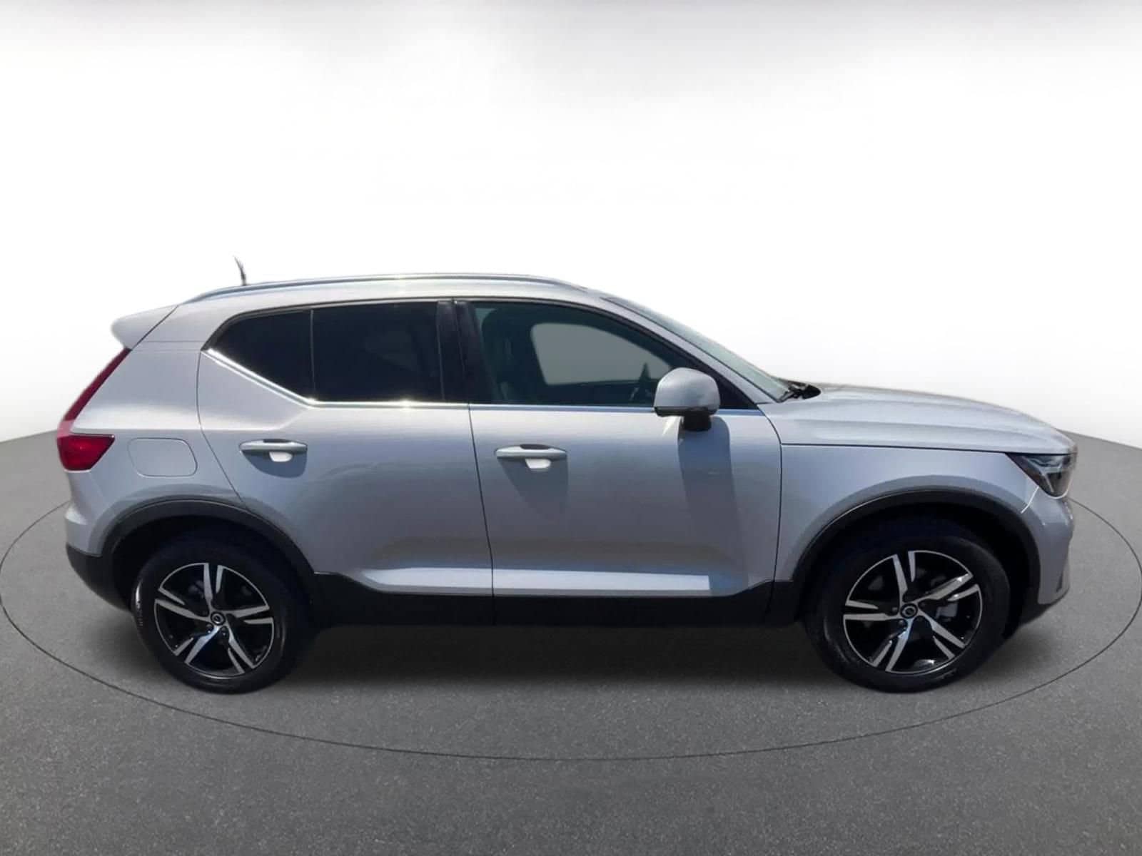 Thumbnail: 2024 Volvo XC40 - 16