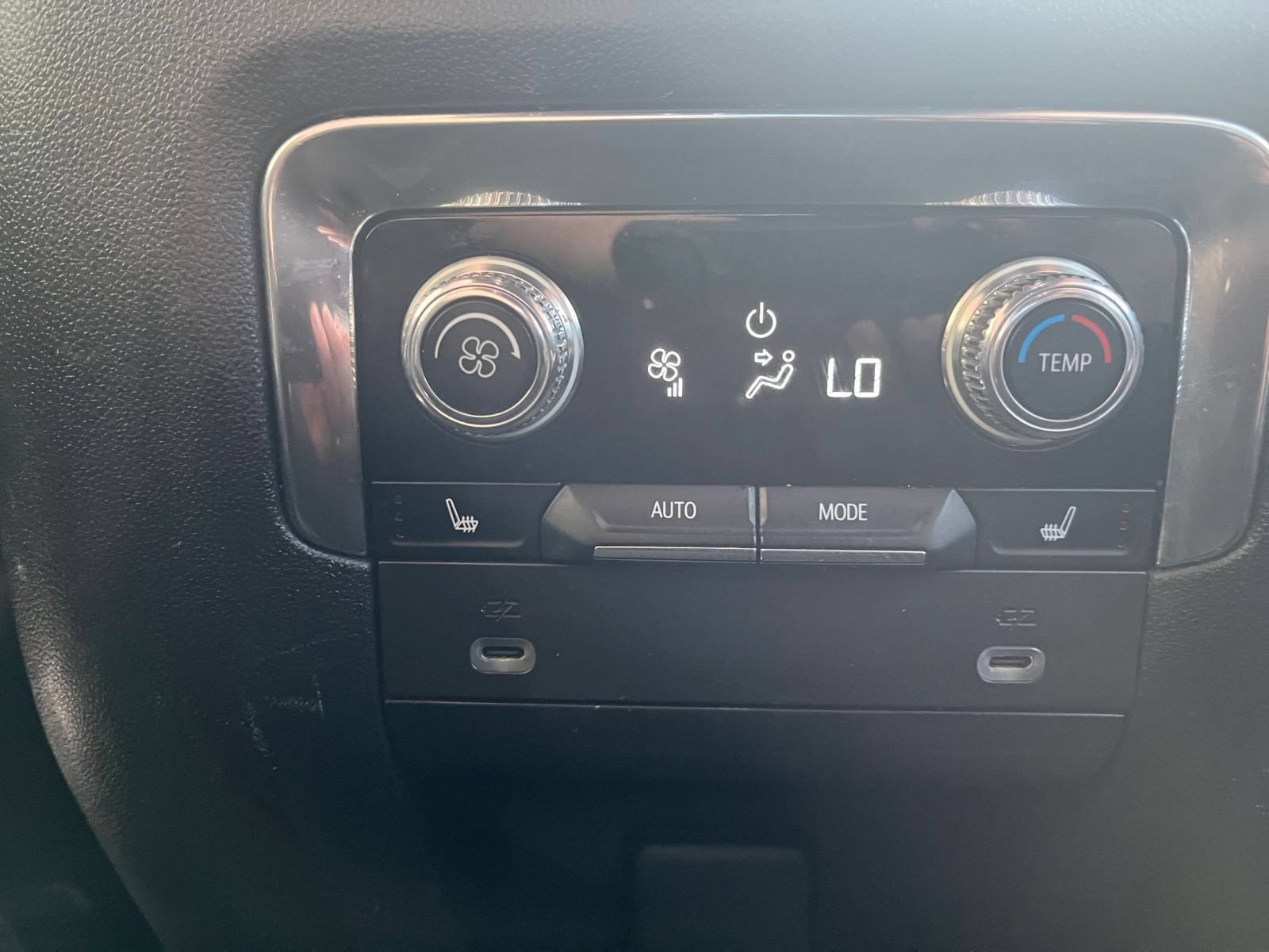 Thumbnail: 2023 GMC Yukon - 22