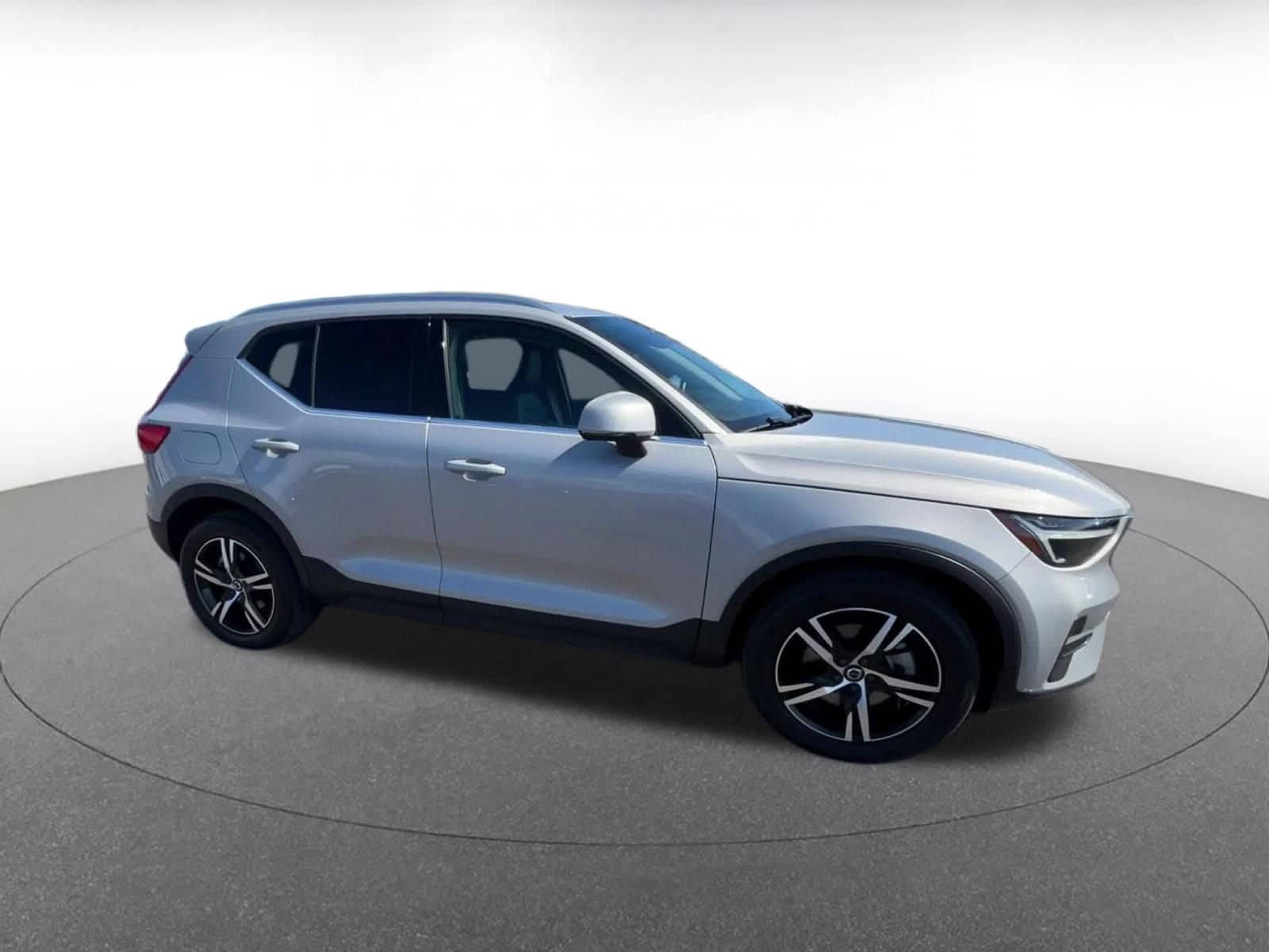 Thumbnail: 2024 Volvo XC40 - 2
