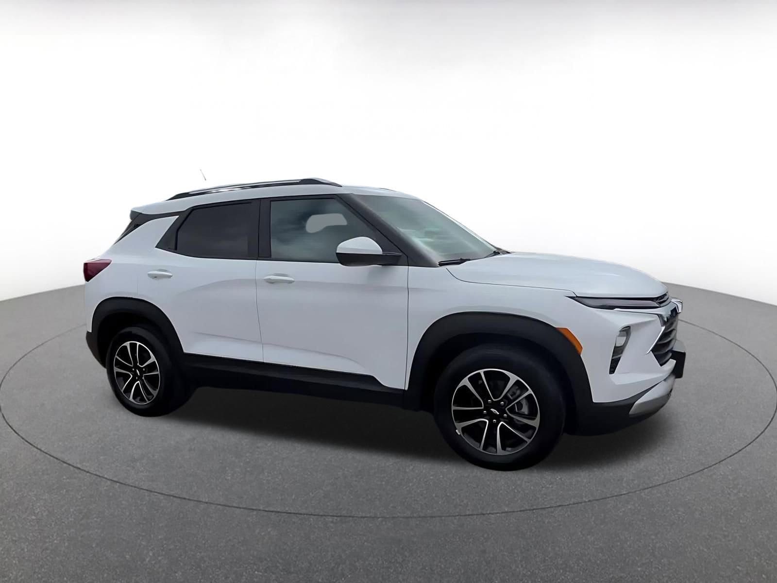 Thumbnail: 2025 Chevrolet TrailBlazer - 2