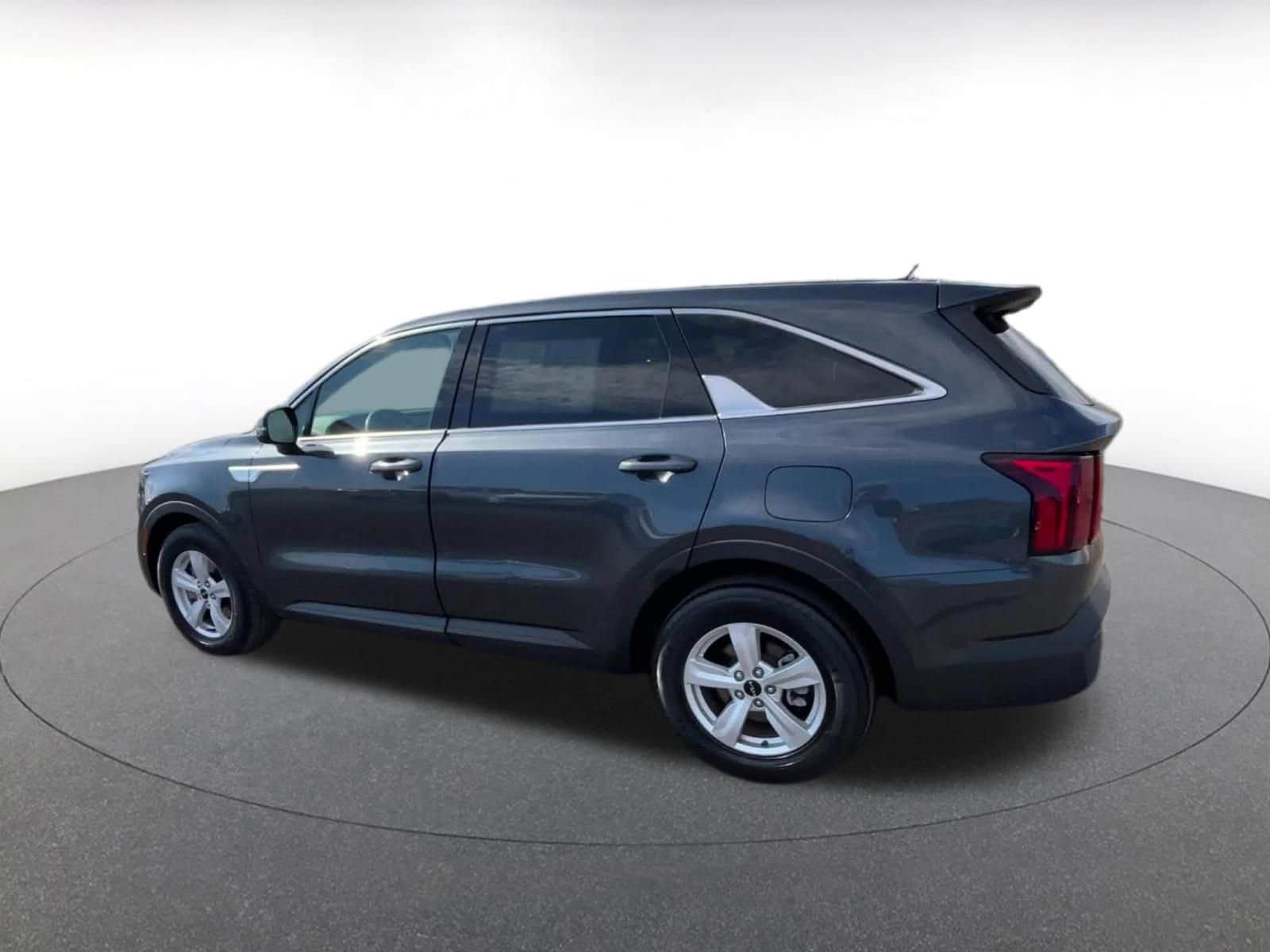 Thumbnail: 2023 Kia Sorento - 10