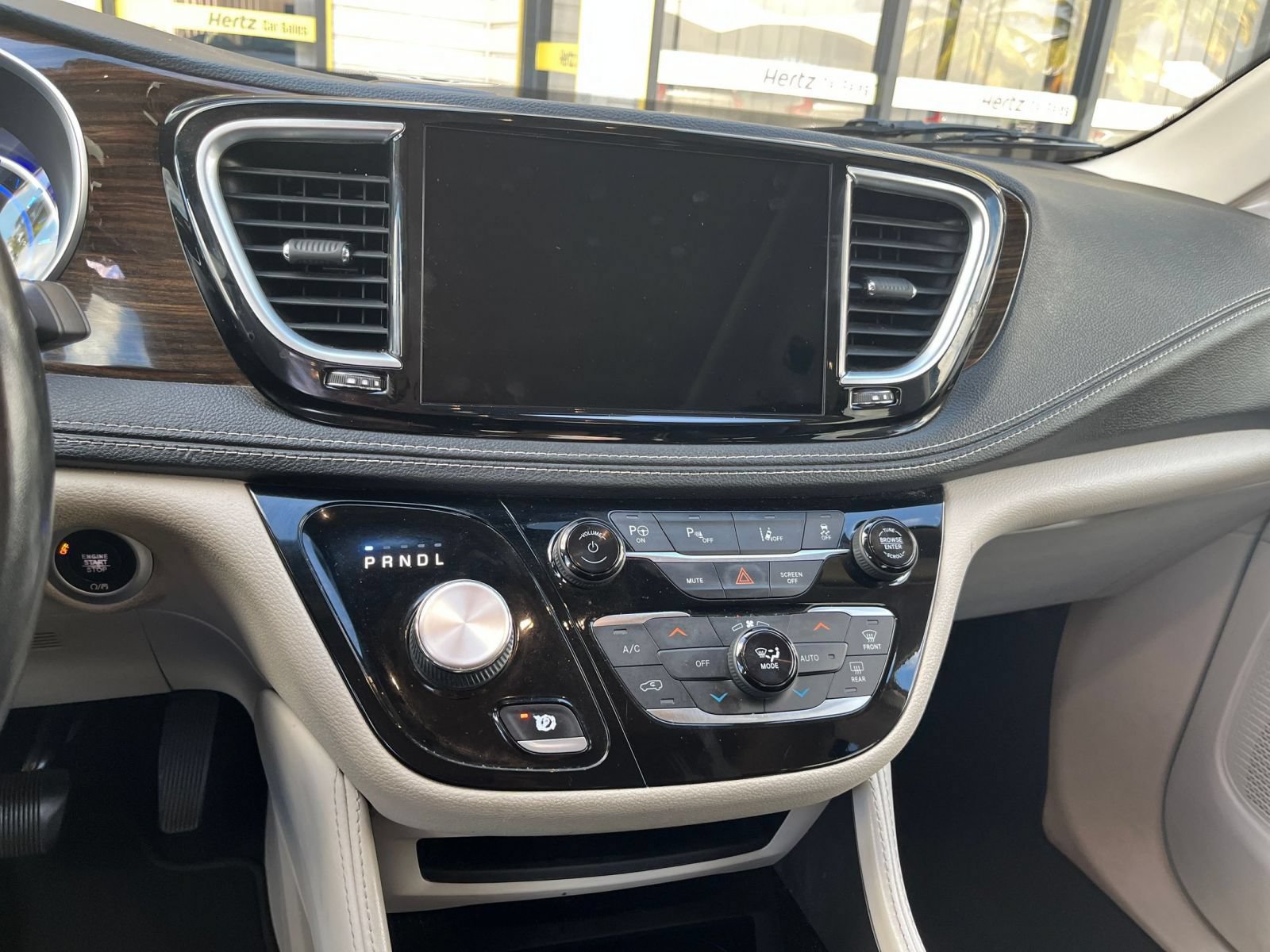 Thumbnail: 2022 Chrysler Pacifica - 17
