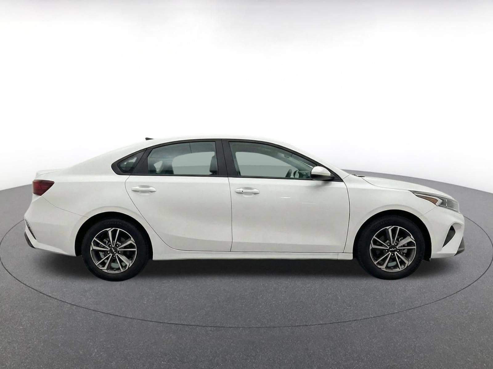 Thumbnail: 2024 Kia Forte - 10