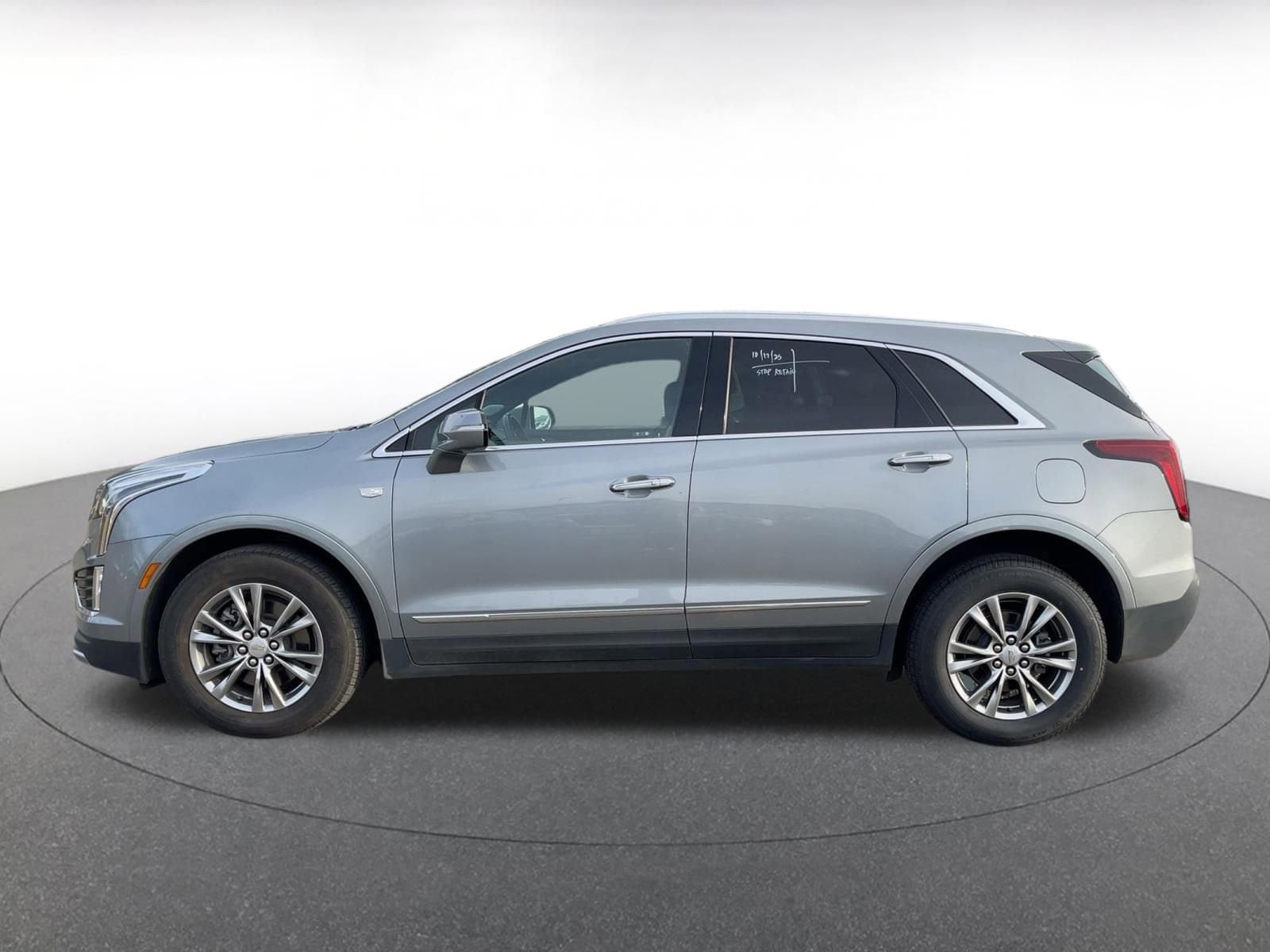 Thumbnail: 2023 Cadillac XT5 - 4