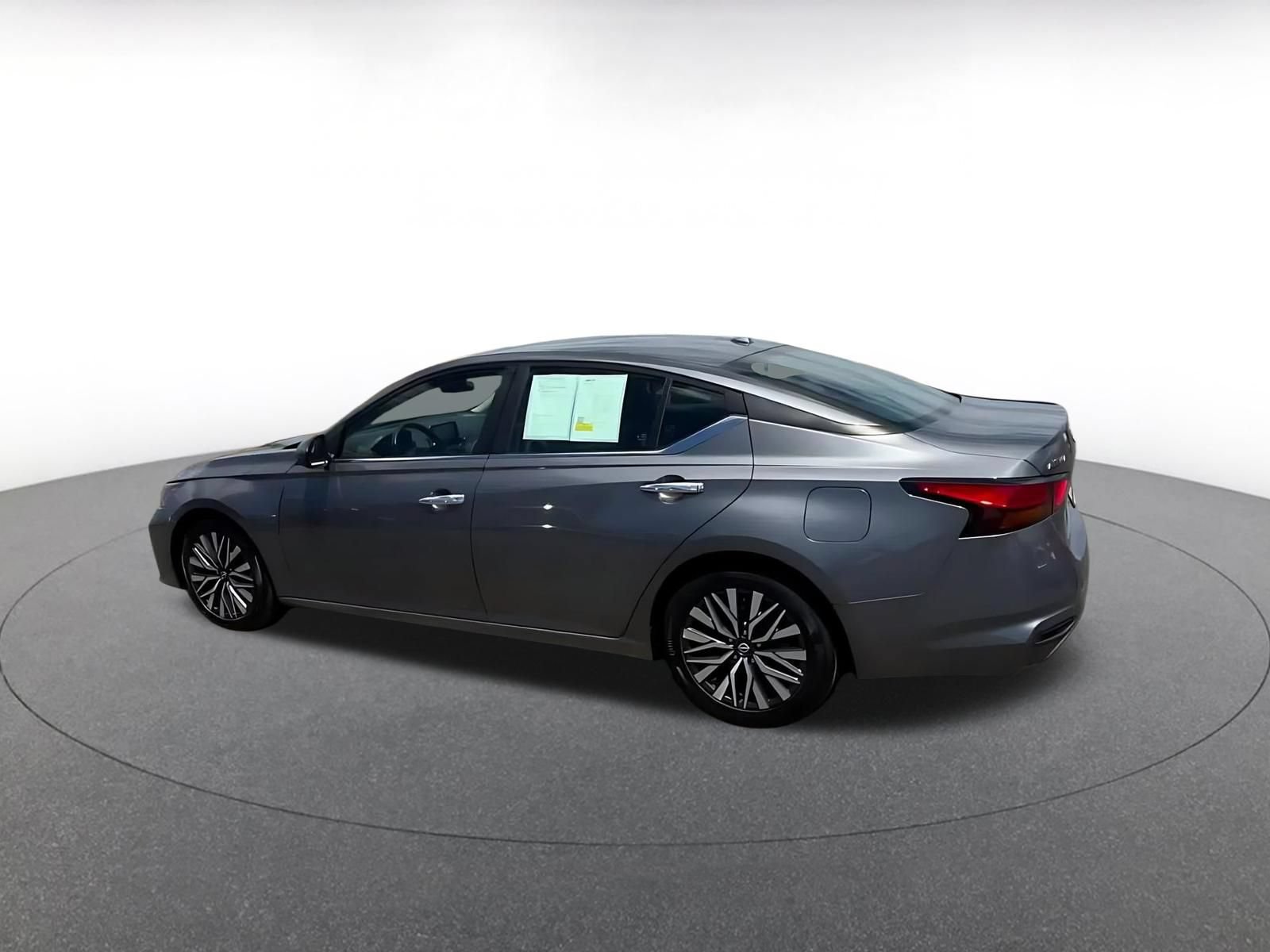 Thumbnail: 2023 Nissan Altima - 10