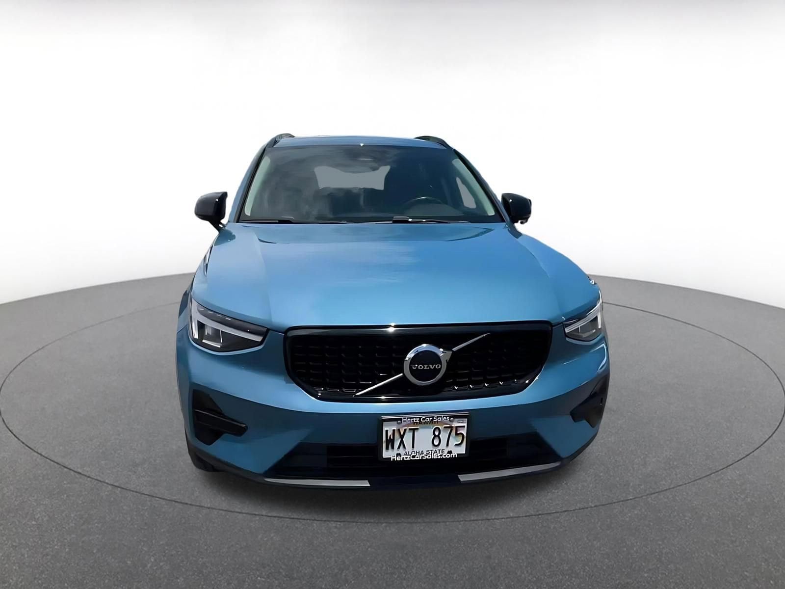 Thumbnail: 2024 Volvo XC40 - 4