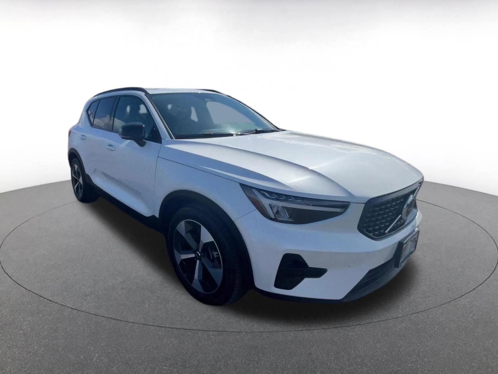 Thumbnail: 2024 Volvo XC40 - 3