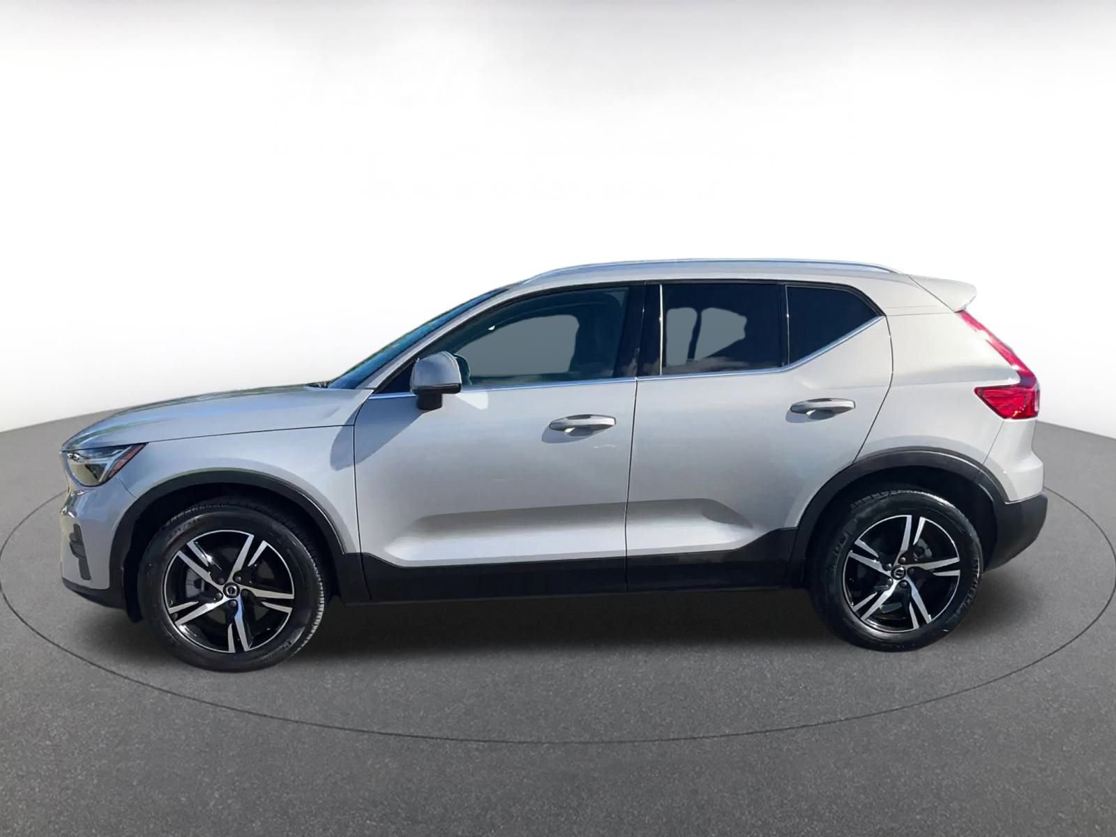 Thumbnail: 2024 Volvo XC40 - 8