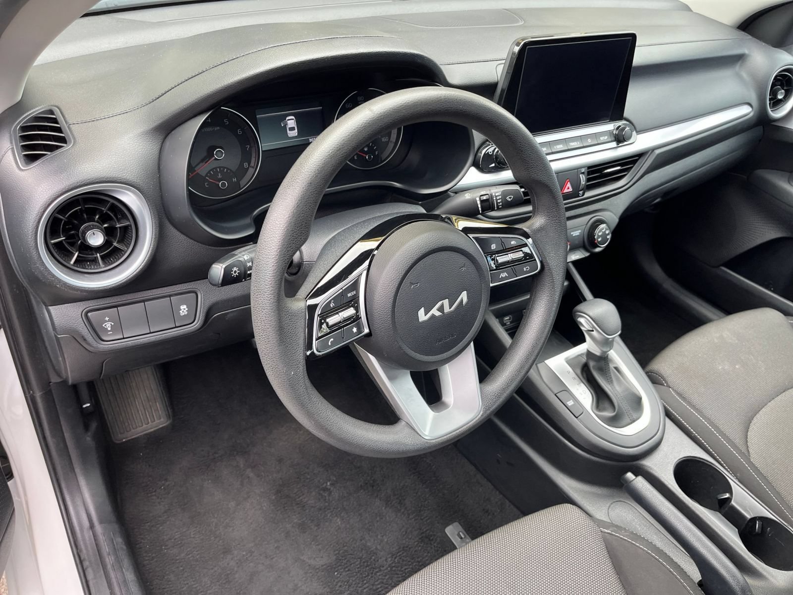 Thumbnail: 2024 Kia Forte - 31