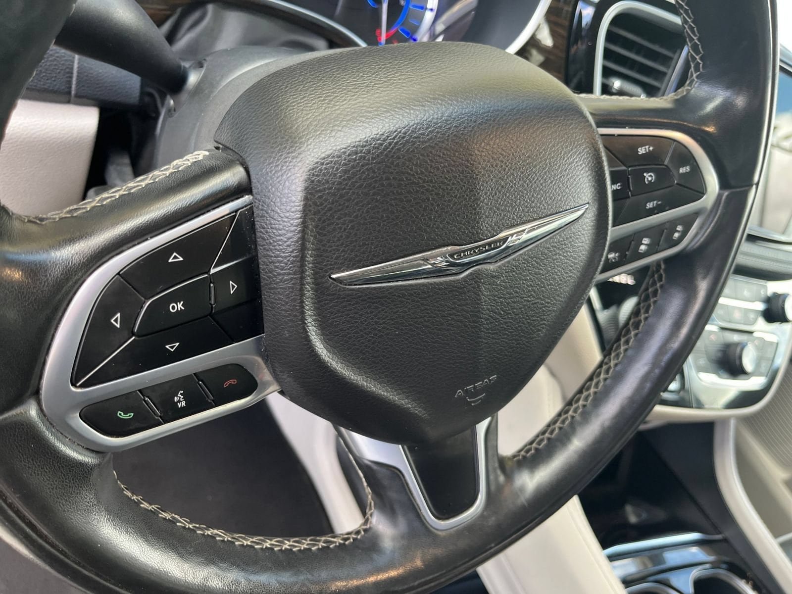 Thumbnail: 2022 Chrysler Pacifica - 27