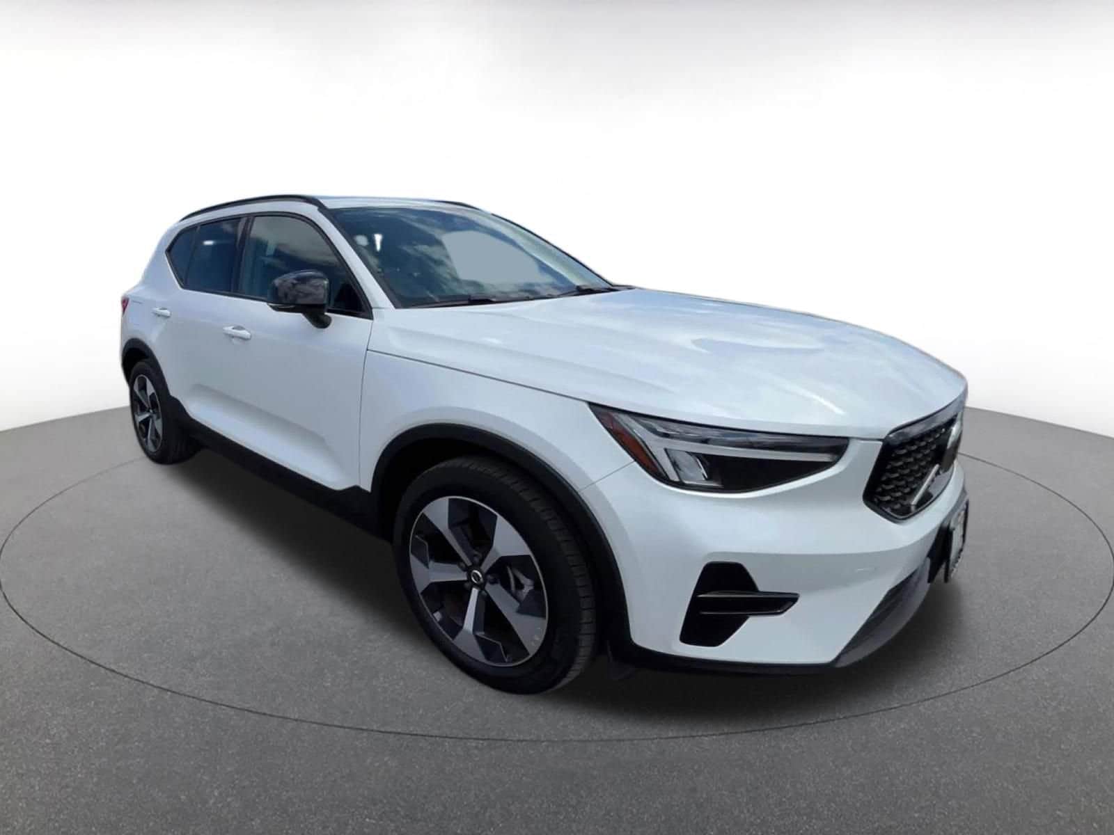 Thumbnail: 2024 Volvo XC40 - 3