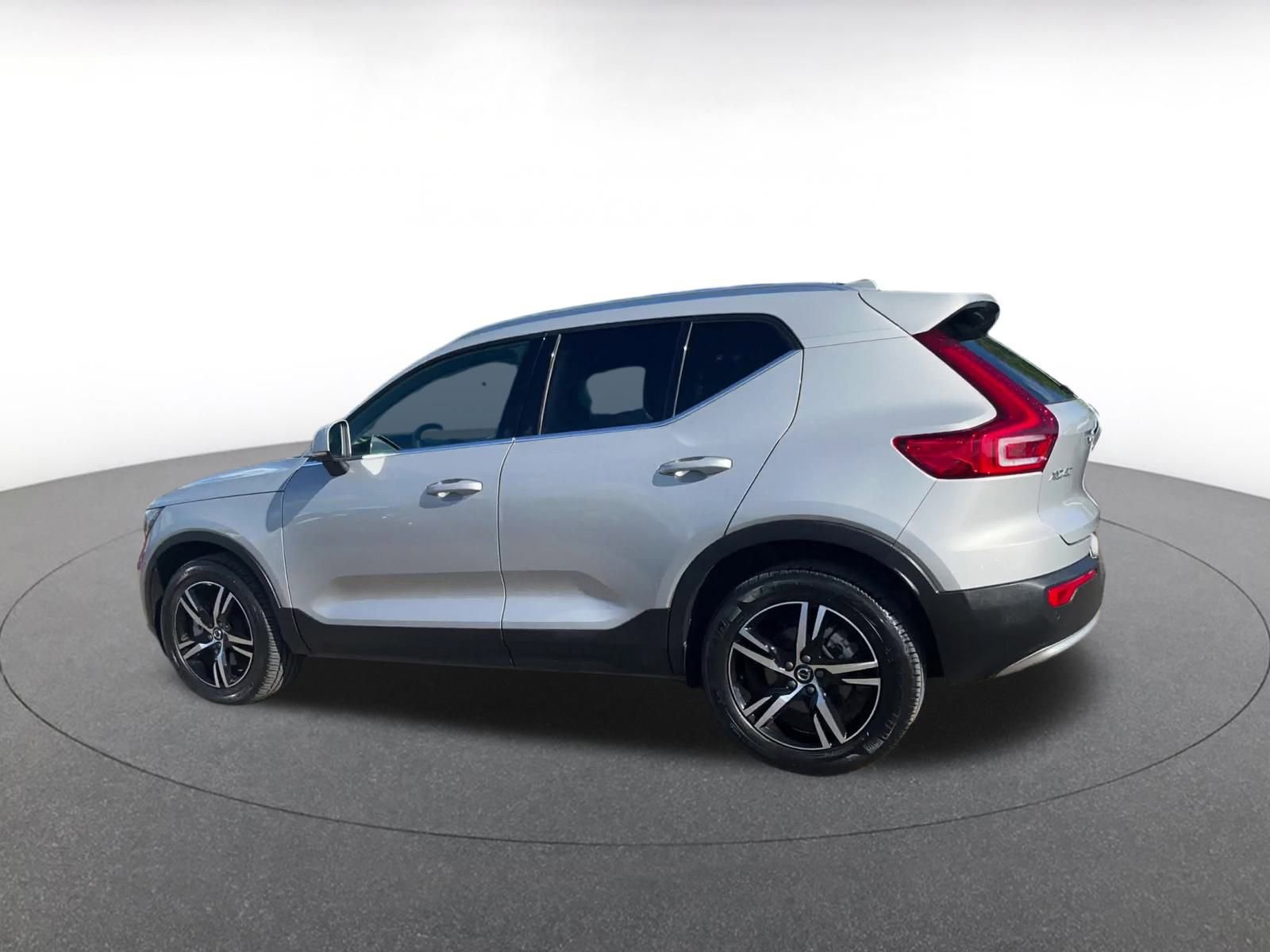 Thumbnail: 2024 Volvo XC40 - 9