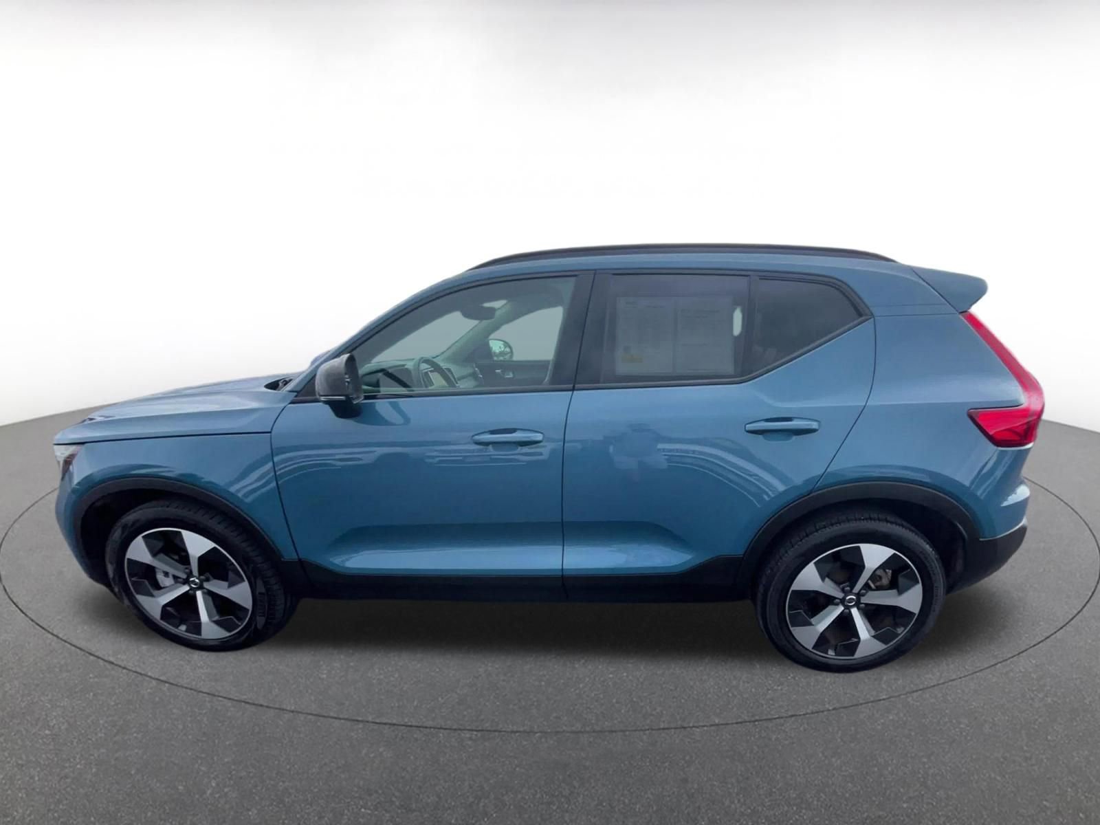 Thumbnail: 2024 Volvo XC40 - 9