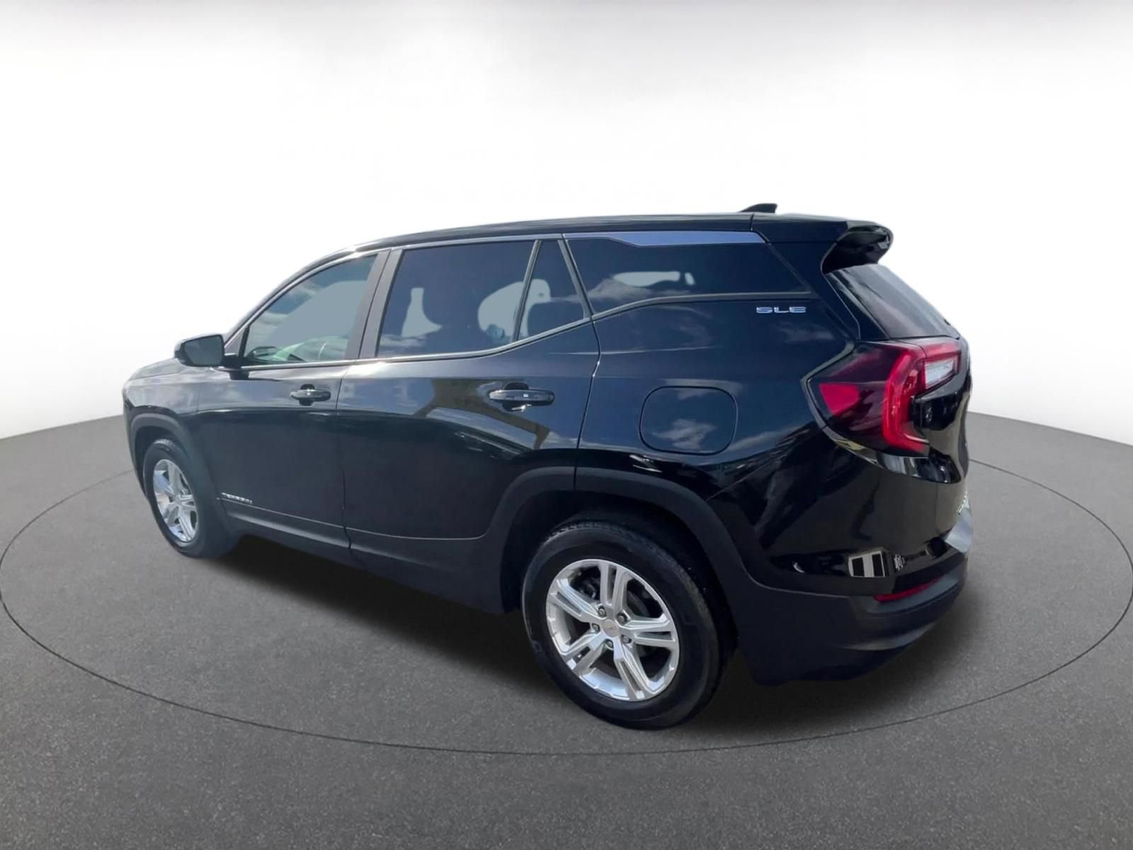 Thumbnail: 2024 GMC Terrain - 10