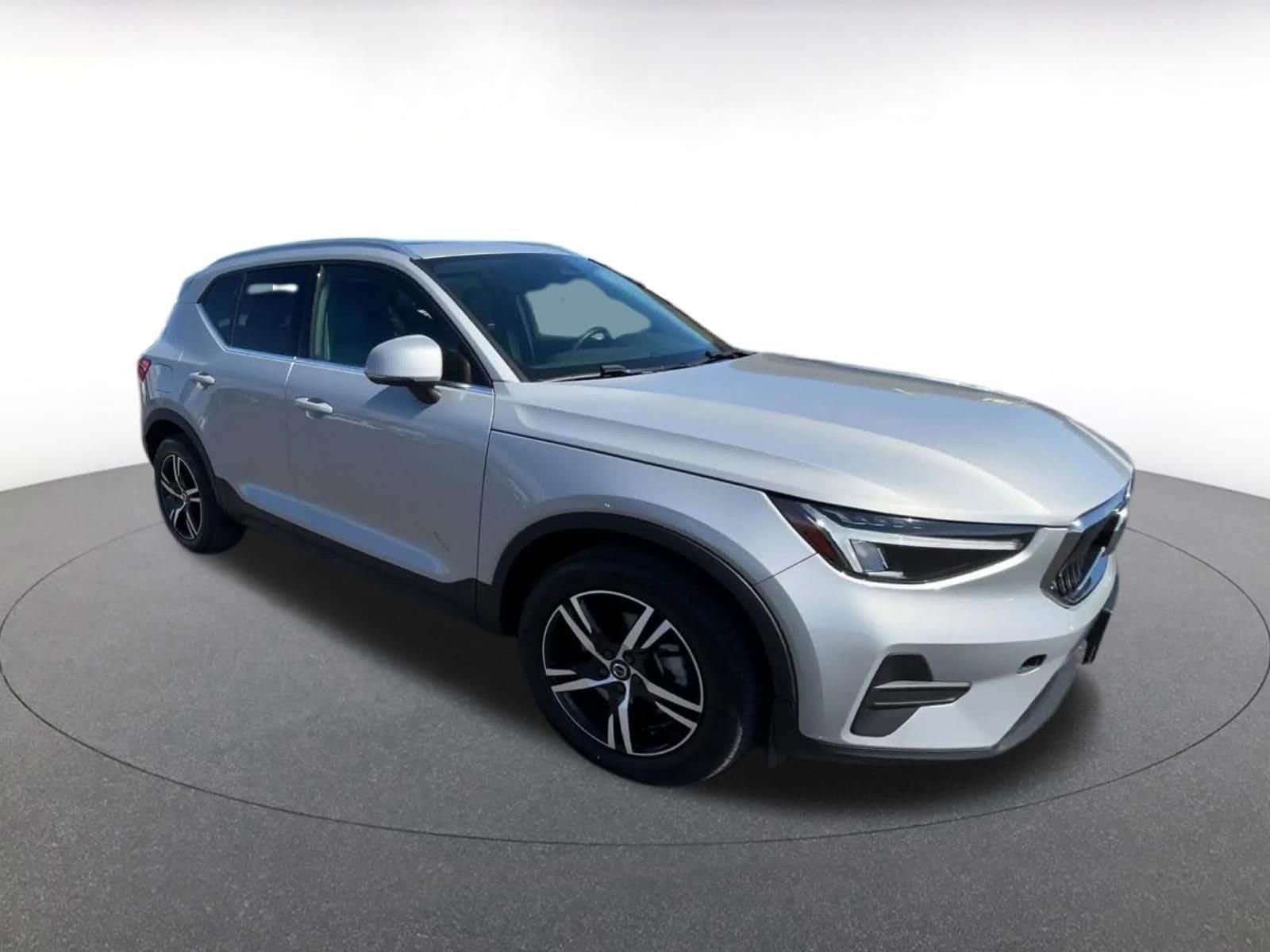 Thumbnail: 2024 Volvo XC40 - 3