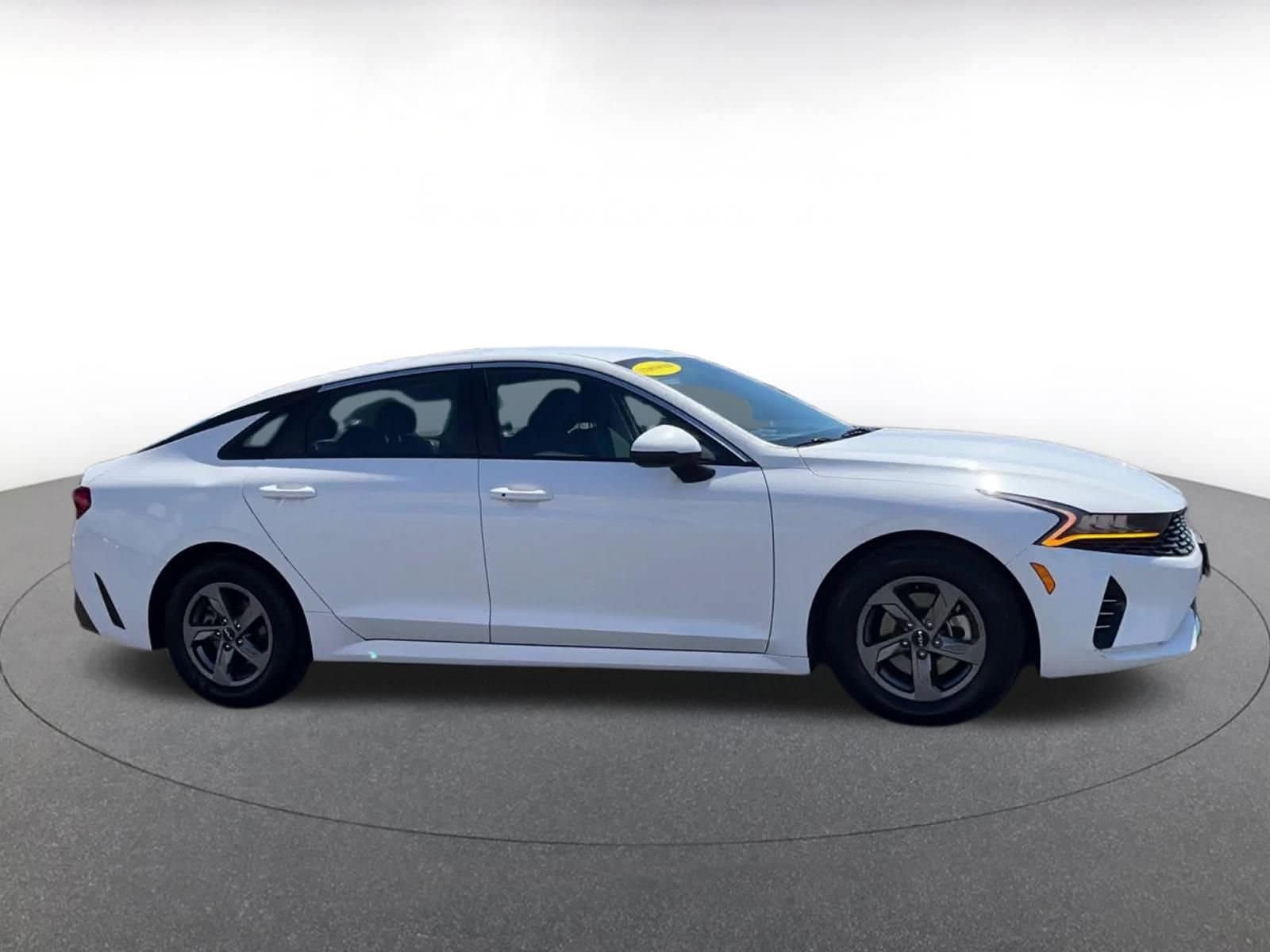 Thumbnail: 2023 Kia K5 - 16