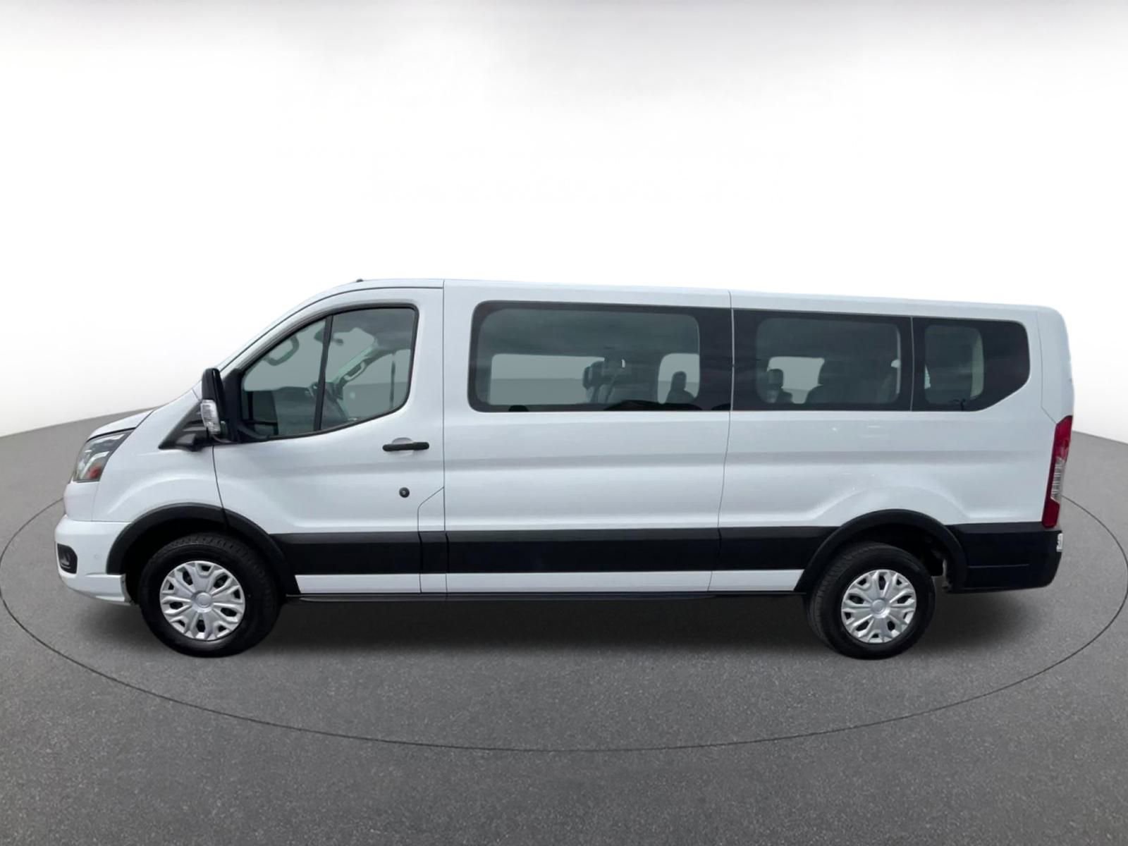 Thumbnail: 2023 Ford Econoline - 9