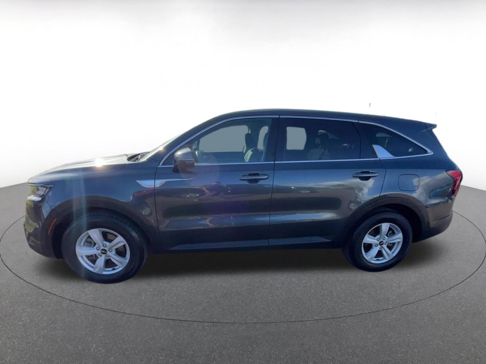 Thumbnail: 2023 Kia Sorento - 9