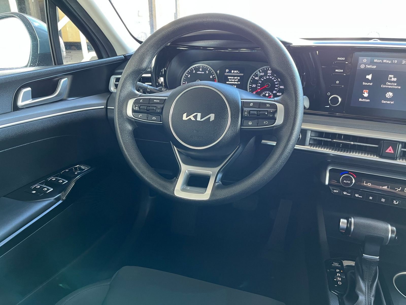Thumbnail: 2023 Kia K5 - 32