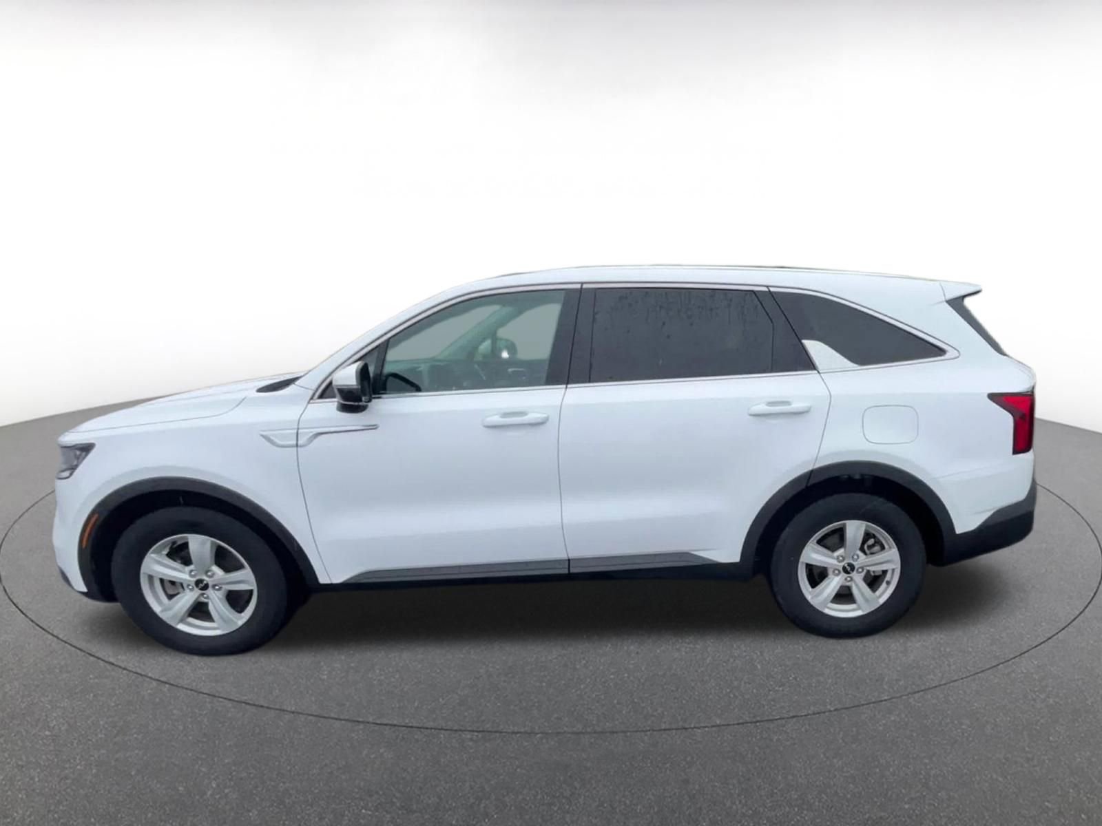 Thumbnail: 2023 Kia Sorento - 9