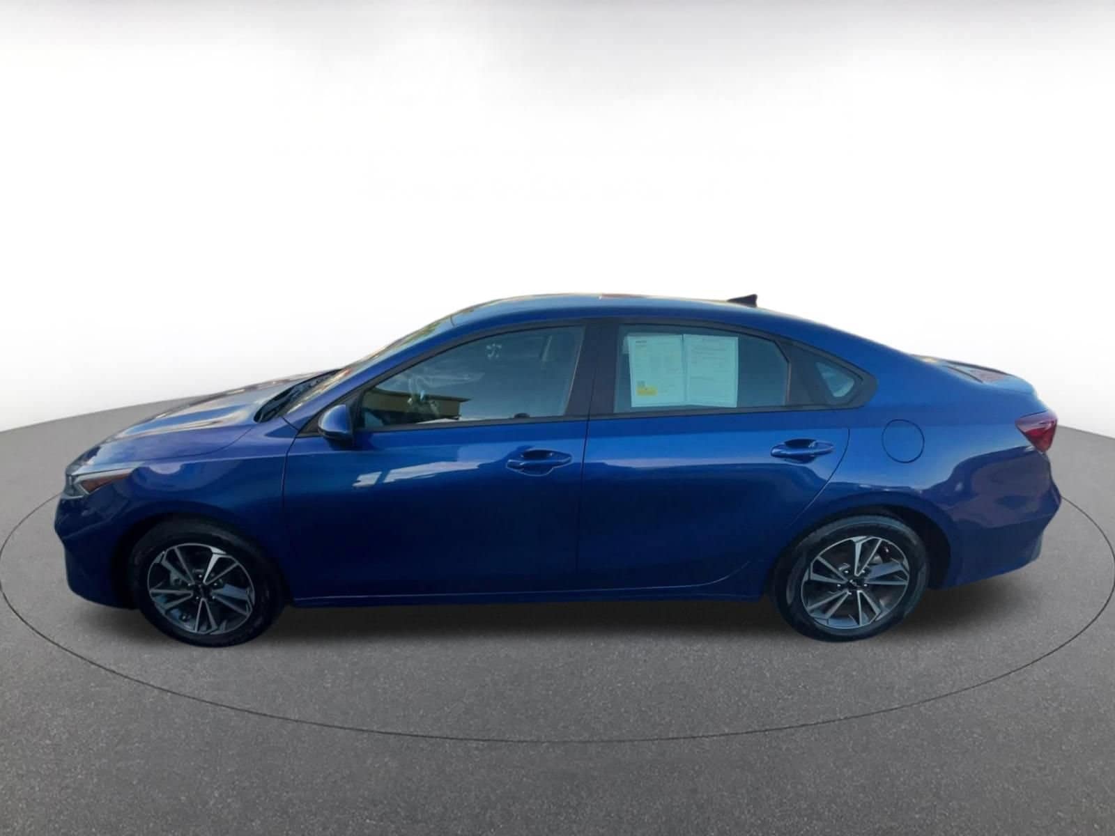 Thumbnail: 2024 Kia Forte - 9