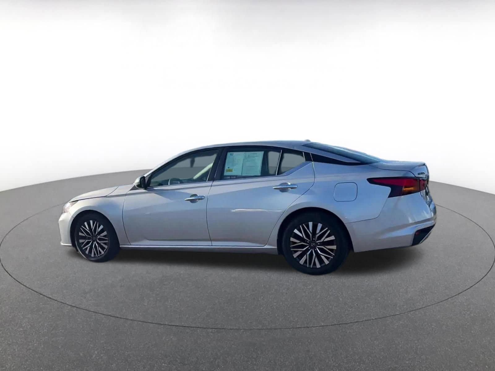 Thumbnail: 2023 Nissan Altima - 9