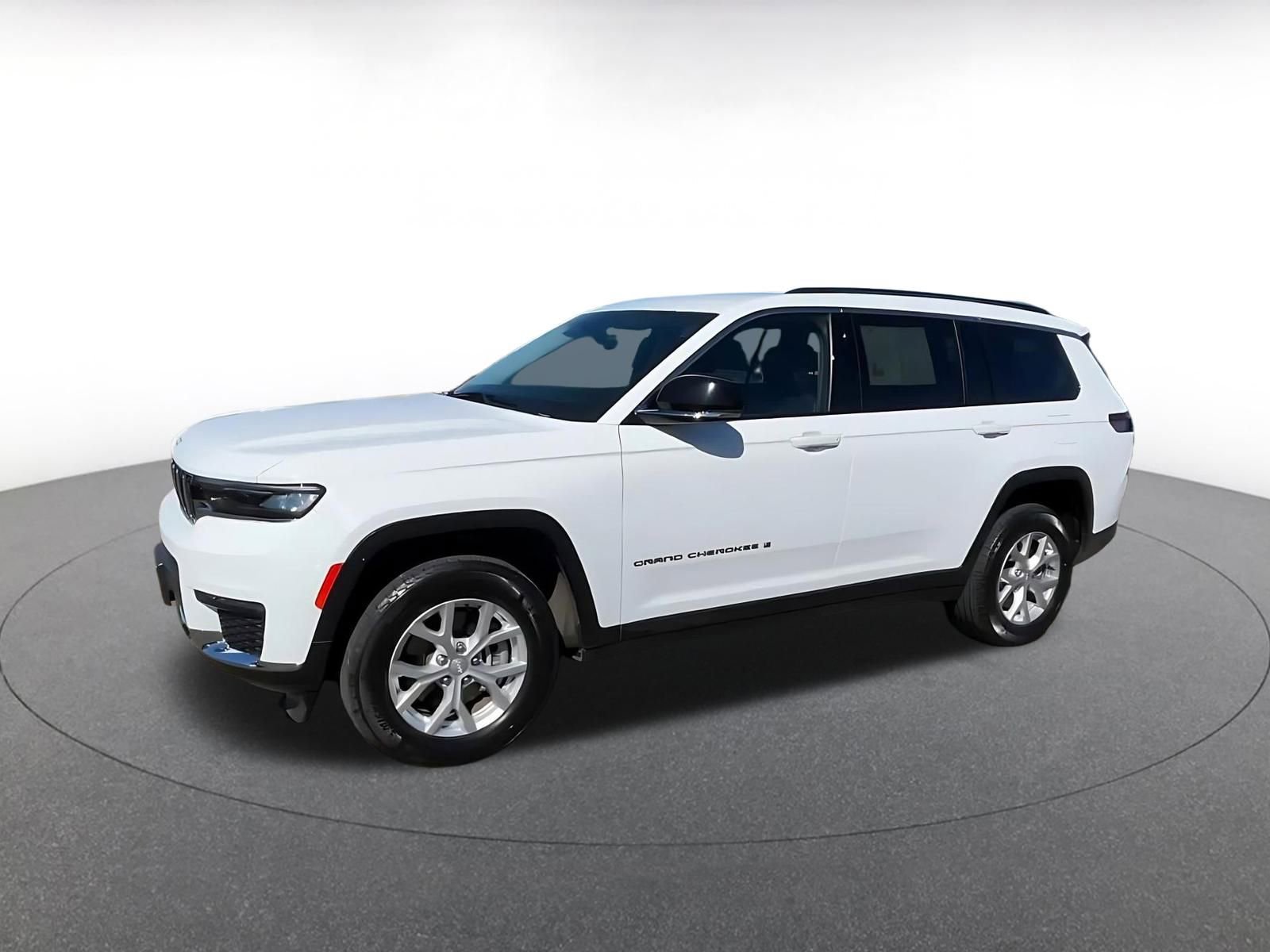 Thumbnail: 2023 Jeep Grand Cherokee - 8
