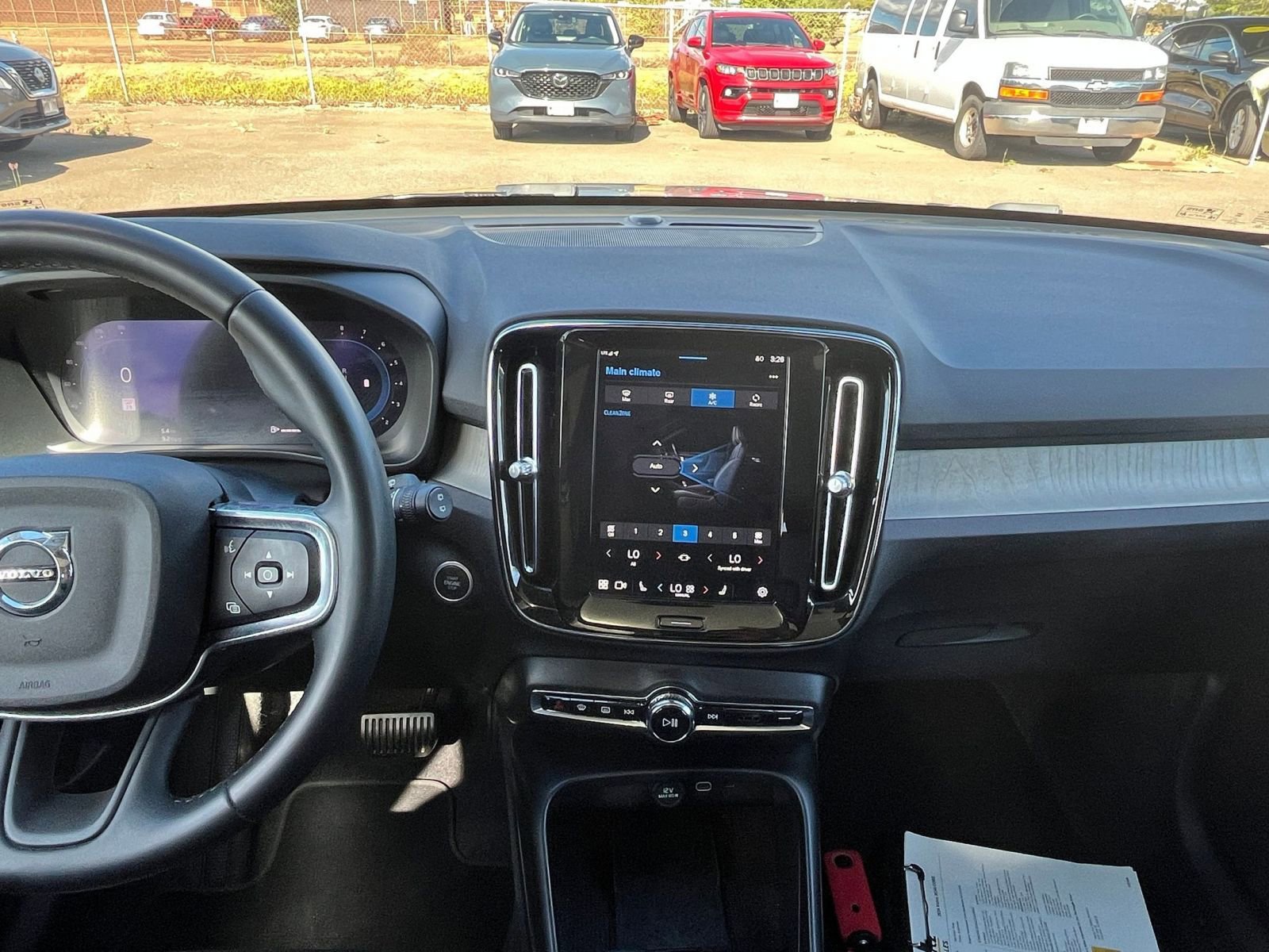 Thumbnail: 2024 Volvo XC40 - 33