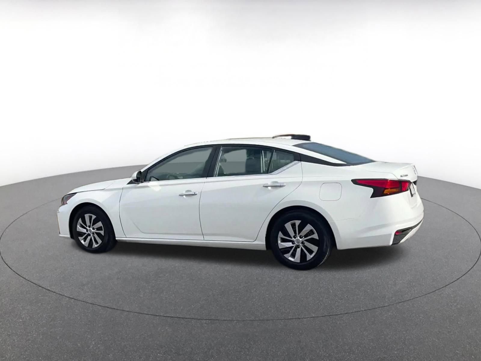 Thumbnail: 2023 Nissan Altima - 10