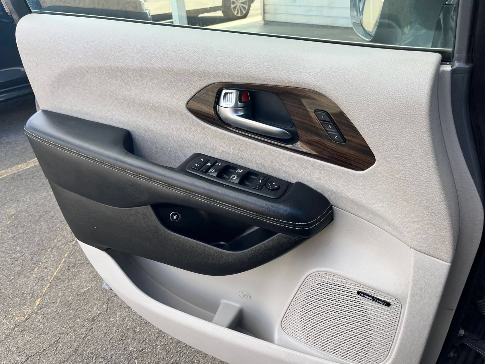 Thumbnail: 2022 Chrysler Pacifica - 18