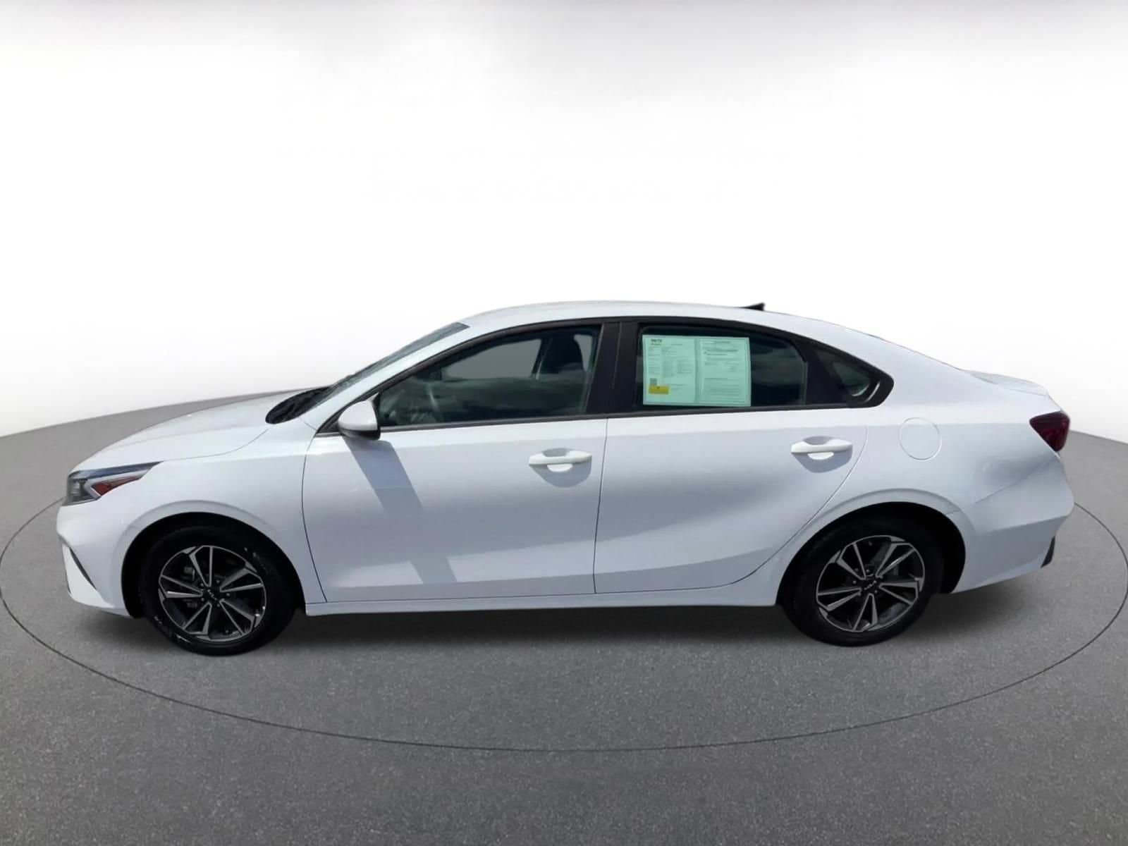 Thumbnail: 2024 Kia Forte - 9