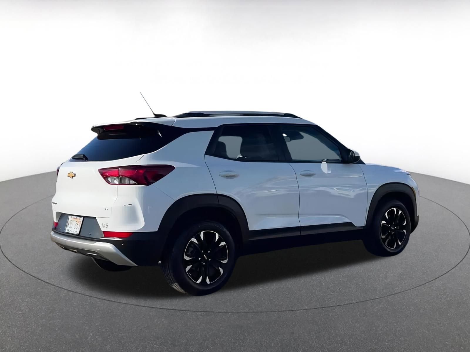 Thumbnail: 2023 Chevrolet TrailBlazer - 15