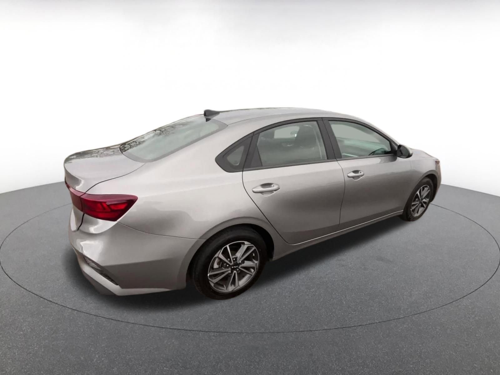 Thumbnail: 2024 Kia Forte - 14