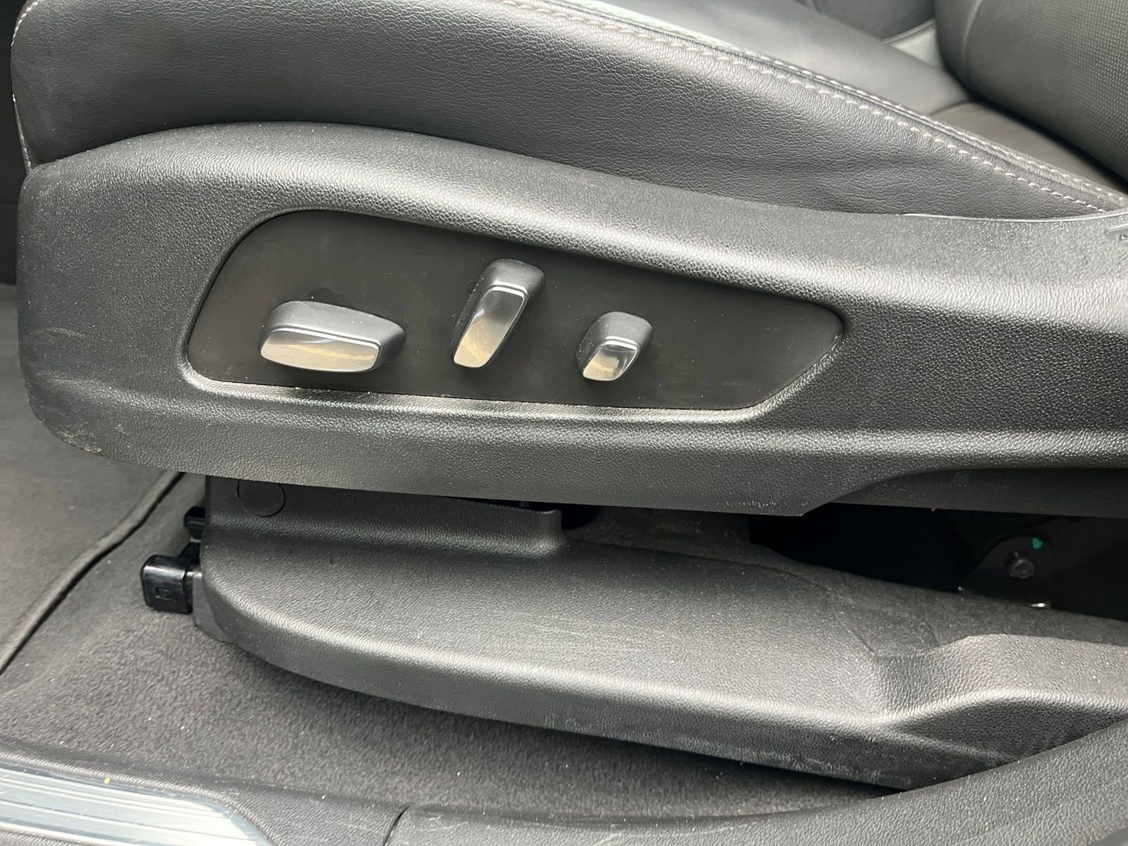 Thumbnail: 2023 Cadillac XT5 - 24