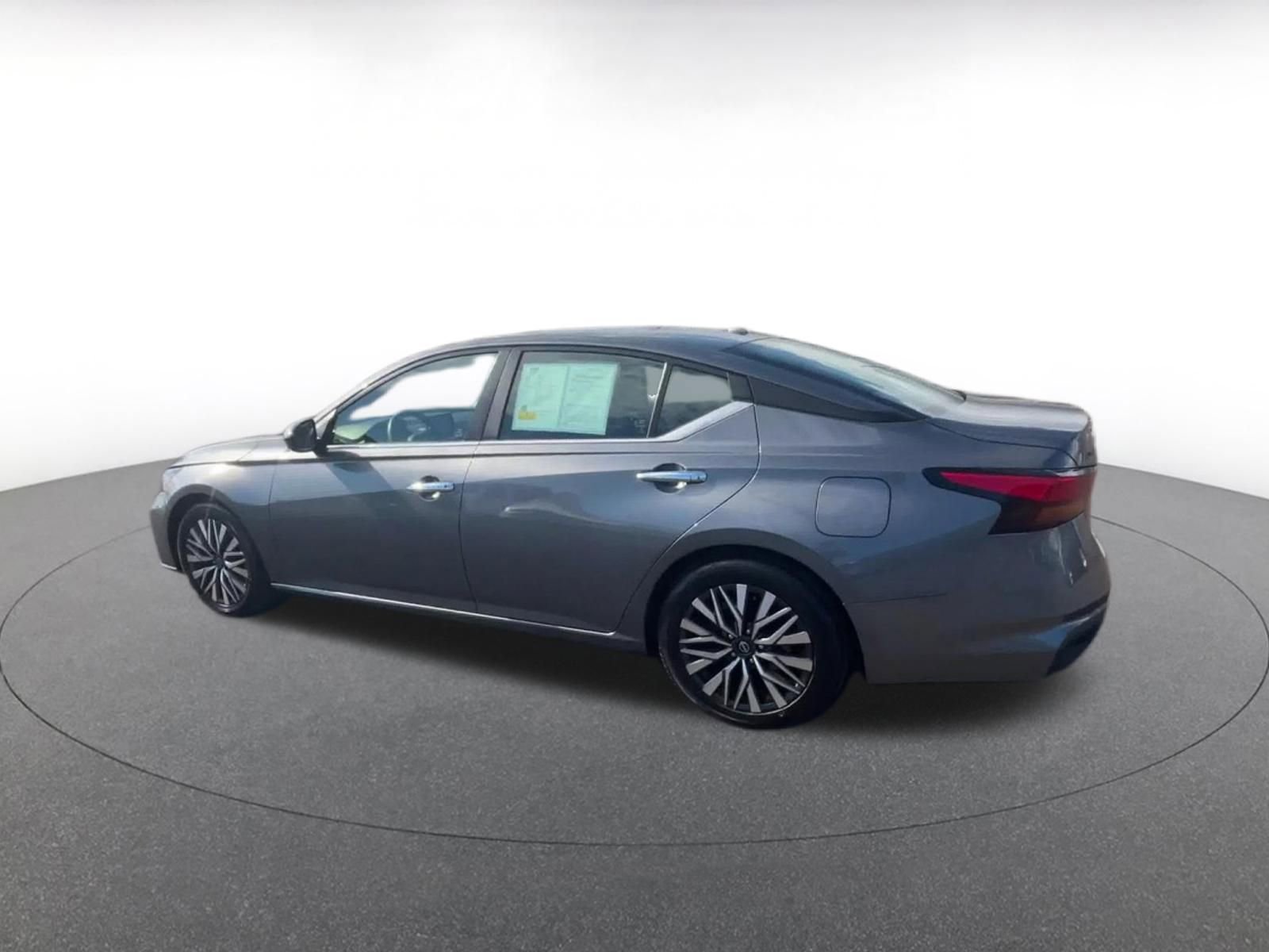 Thumbnail: 2023 Nissan Altima - 10