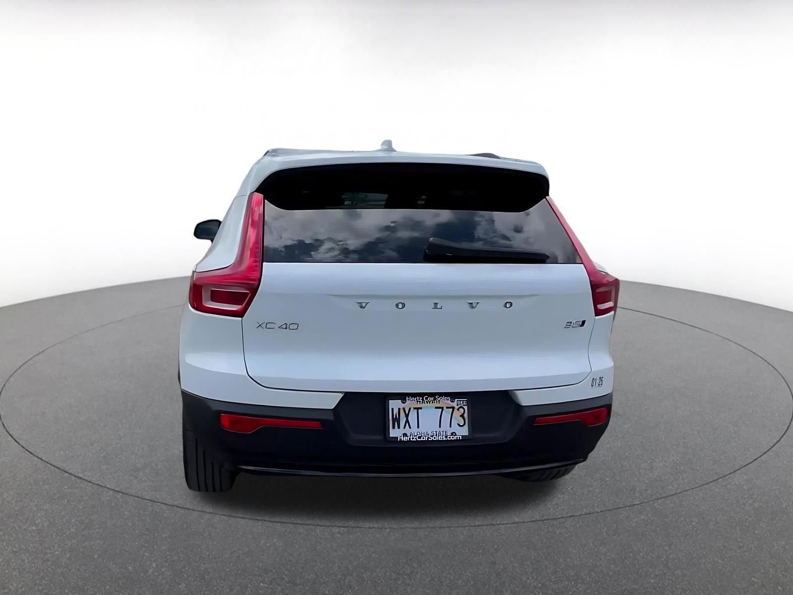 Thumbnail: 2024 Volvo XC40 - 12