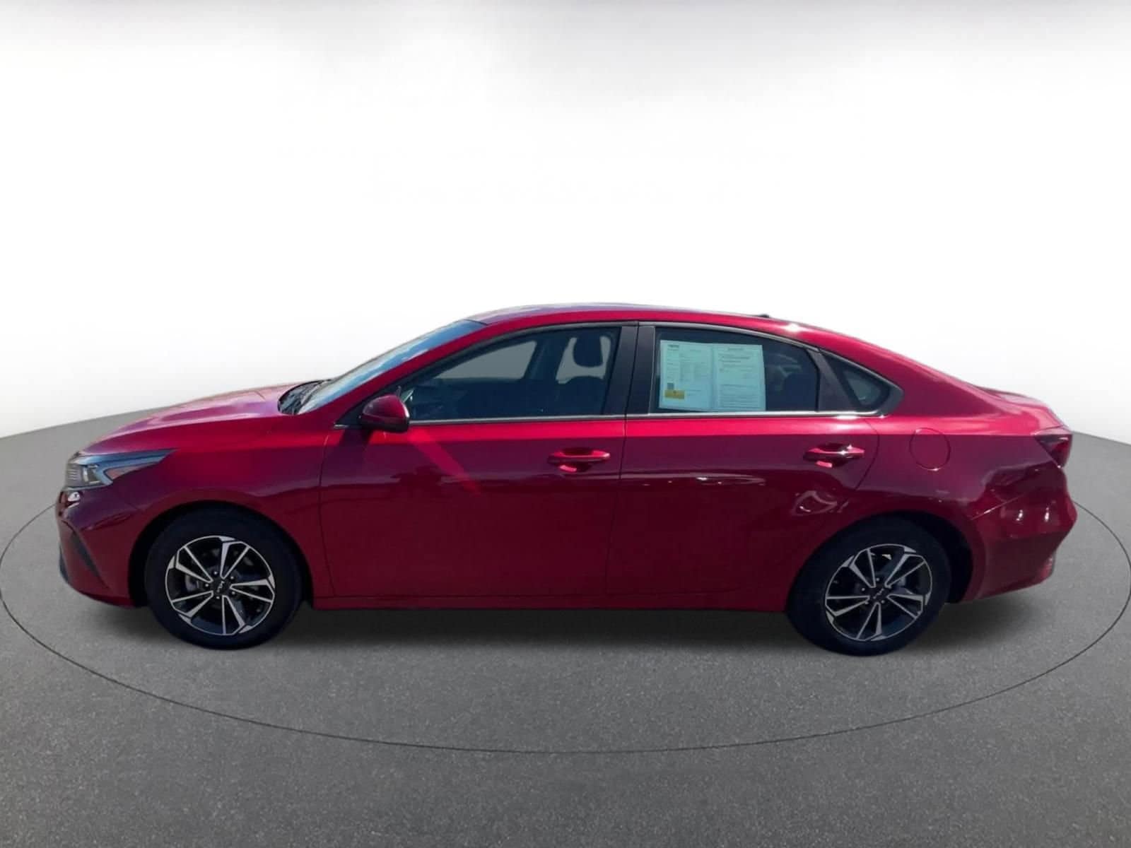 Thumbnail: 2024 Kia Forte - 9