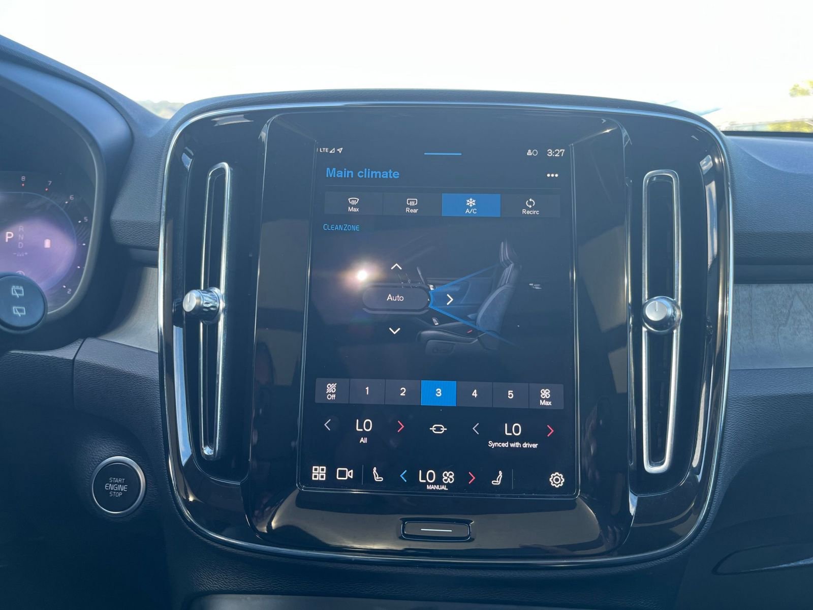 Thumbnail: 2024 Volvo XC40 - 21