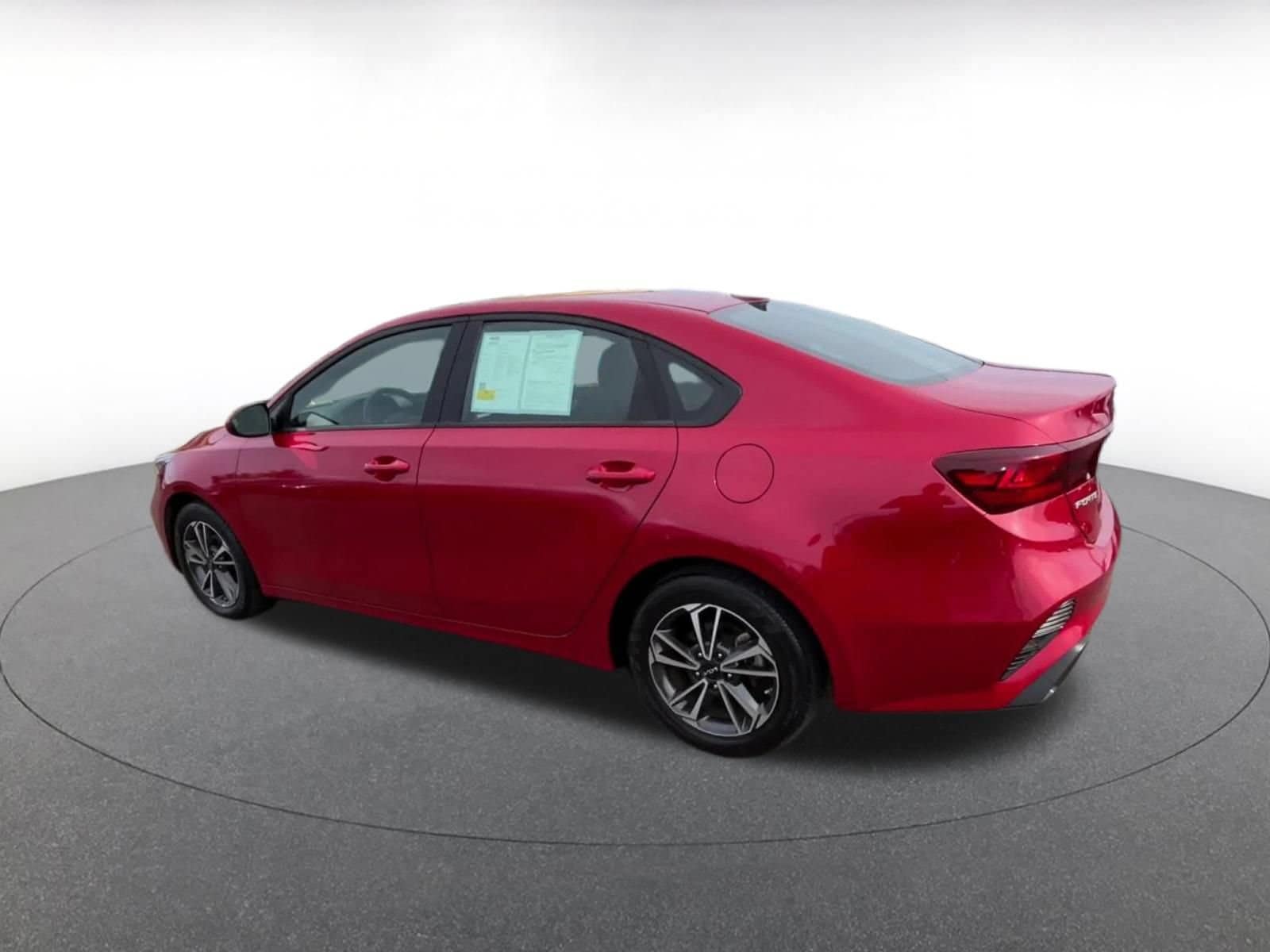 Thumbnail: 2024 Kia Forte - 9