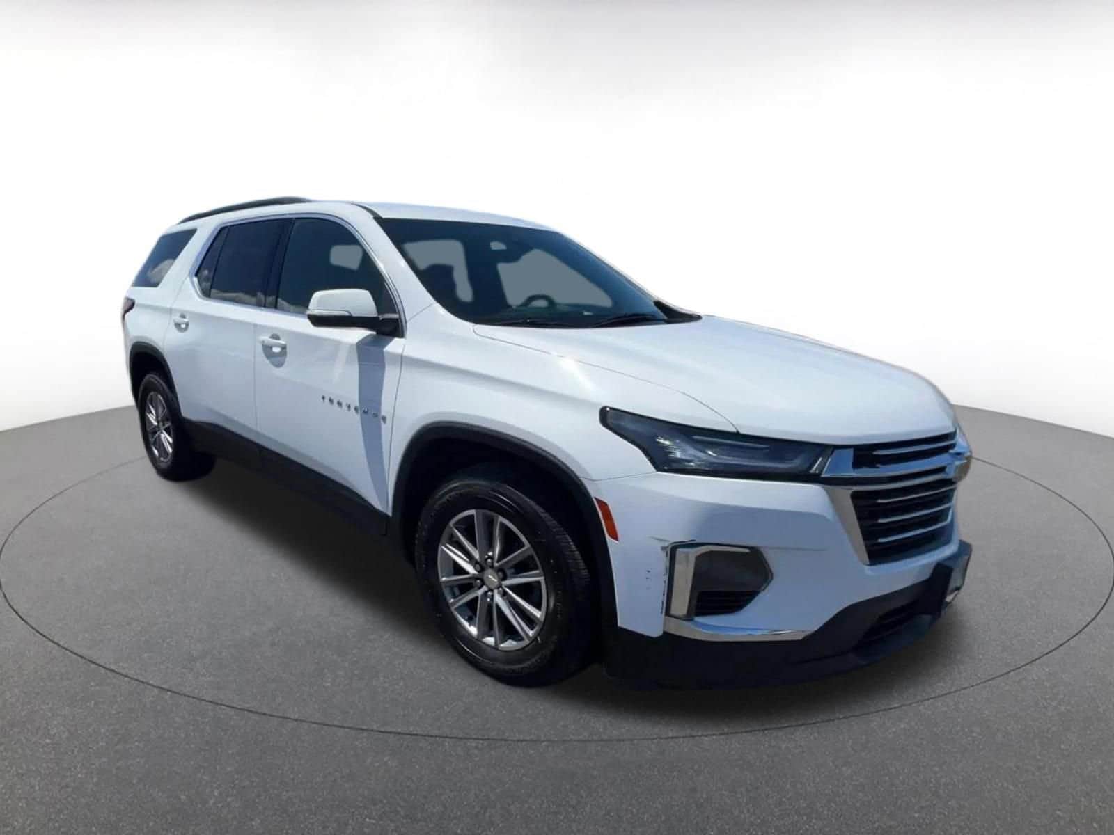 Thumbnail: 2023 Chevrolet Traverse - 3