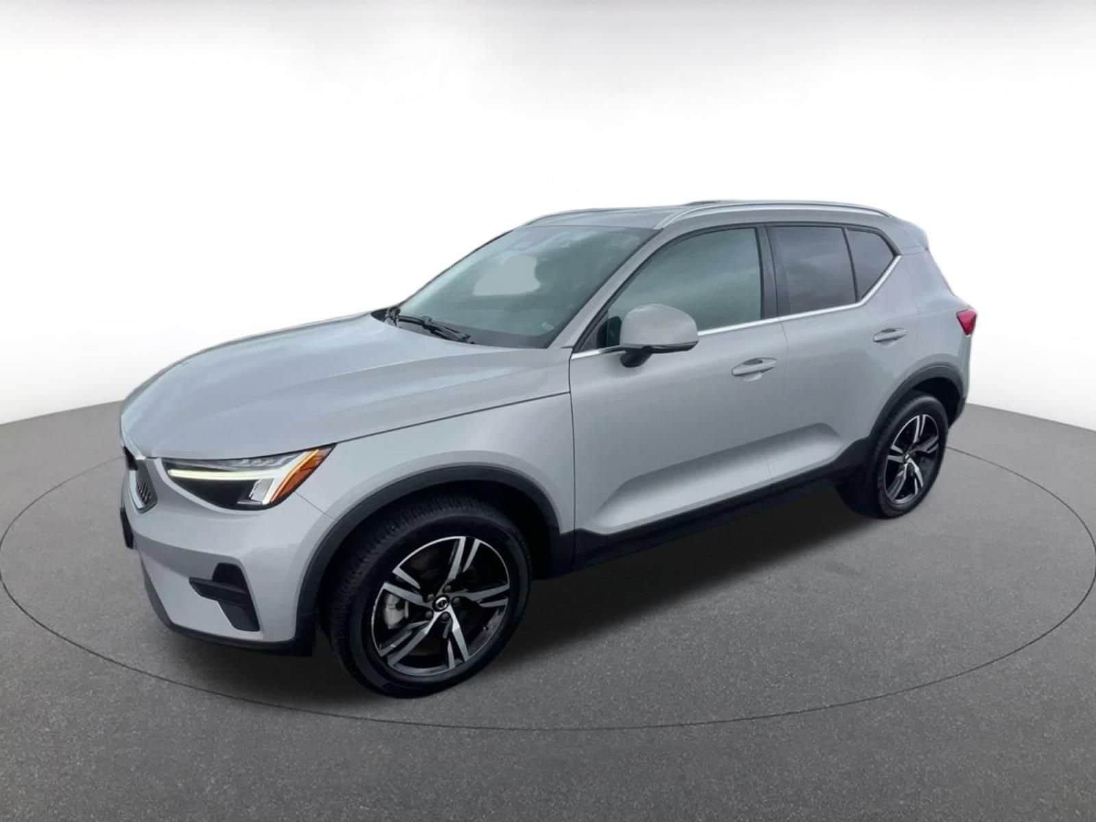 Thumbnail: 2024 Volvo XC40 - 8