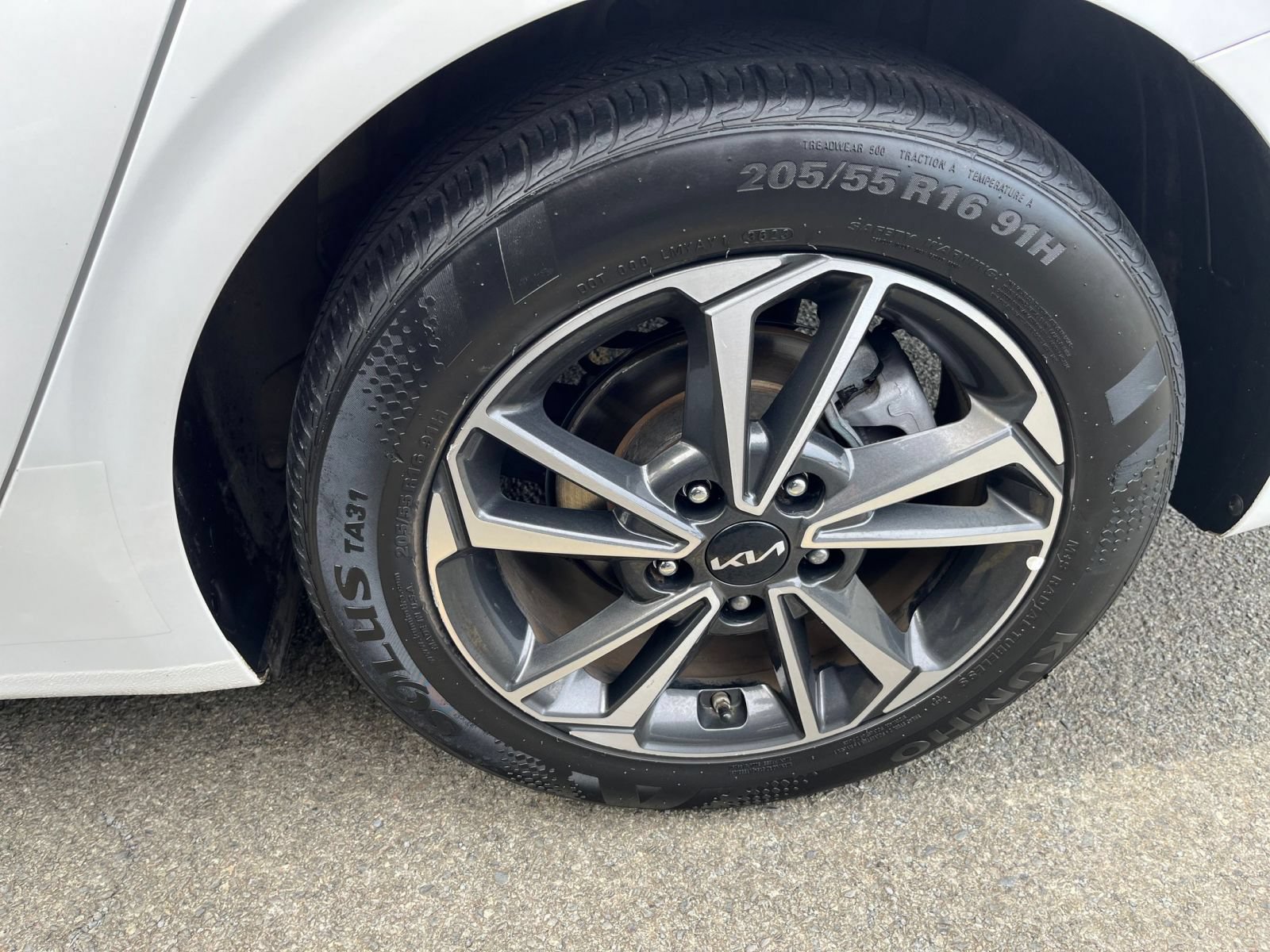 Thumbnail: 2024 Kia Forte - 27