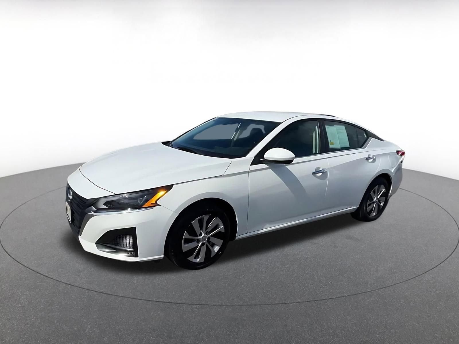 Thumbnail: 2023 Nissan Altima - 8